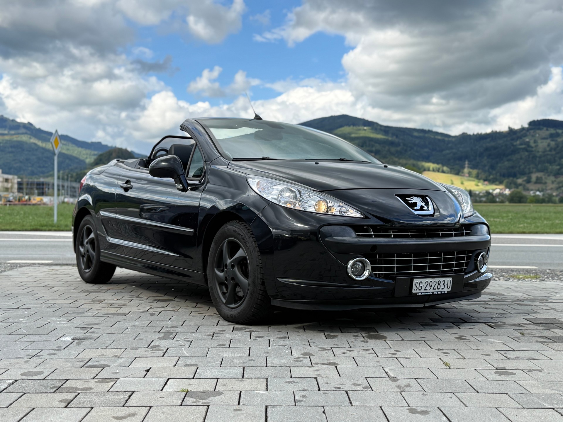 PEUGEOT 207 CC 1.6 16V Turbo Roland Garros Edition-image-2