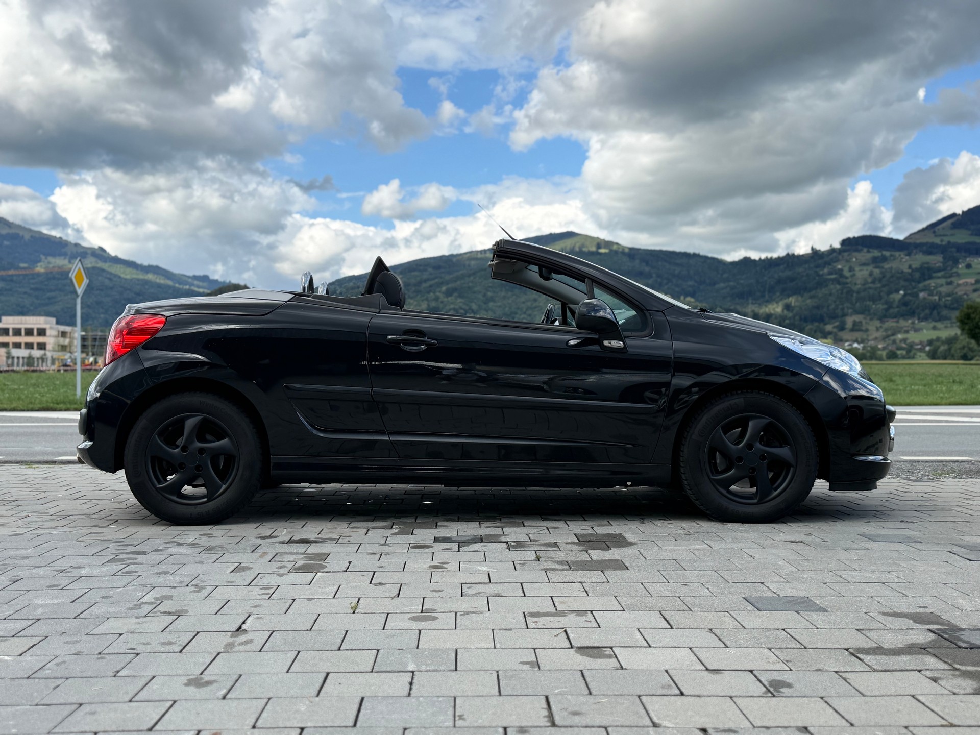 PEUGEOT 207 CC 1.6 16V Turbo Roland Garros Edition-image-5