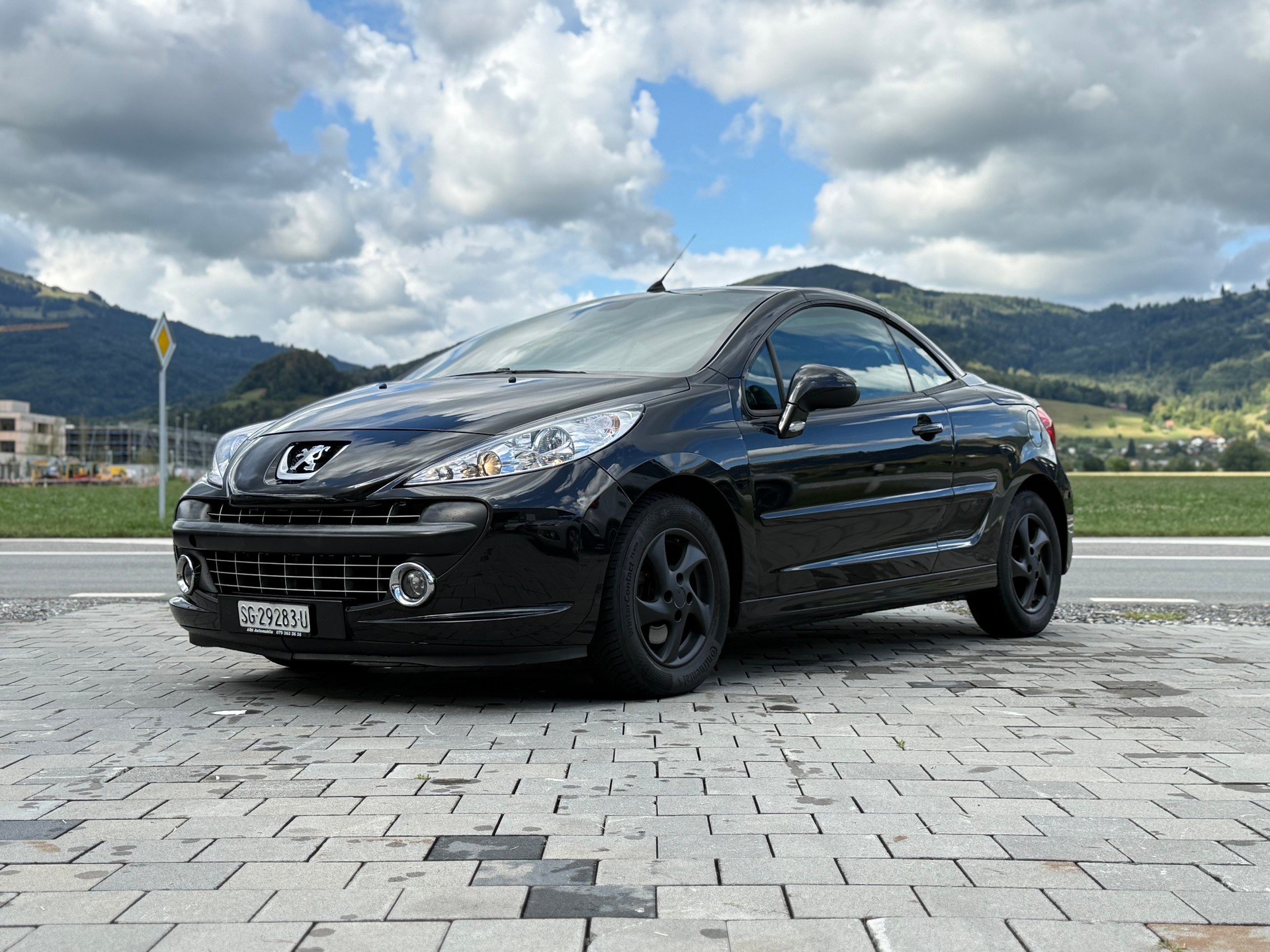 PEUGEOT 207 CC 1.6 16V Turbo Roland Garros Edition-image-1