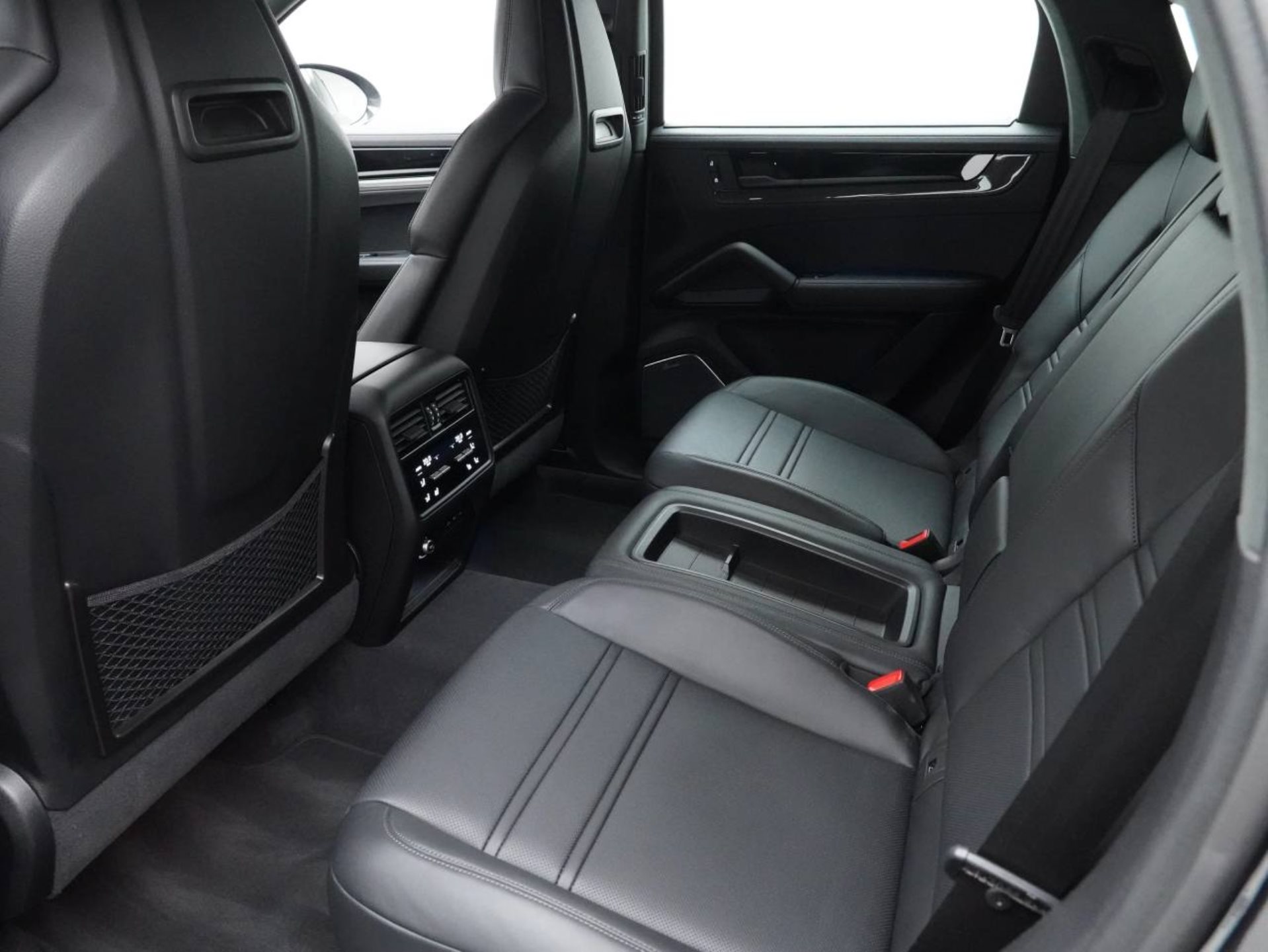 PORSCHE Cayenne Turbo E-Hybrid Coupé mit GT-Paket-image-28
