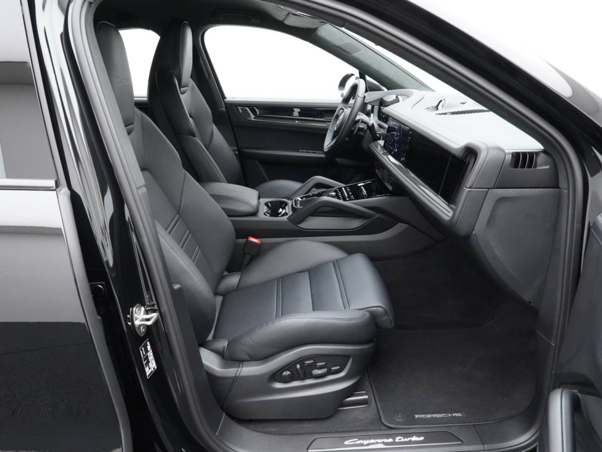 PORSCHE Cayenne Turbo E-Hybrid Coupé mit GT-Paket-image-25