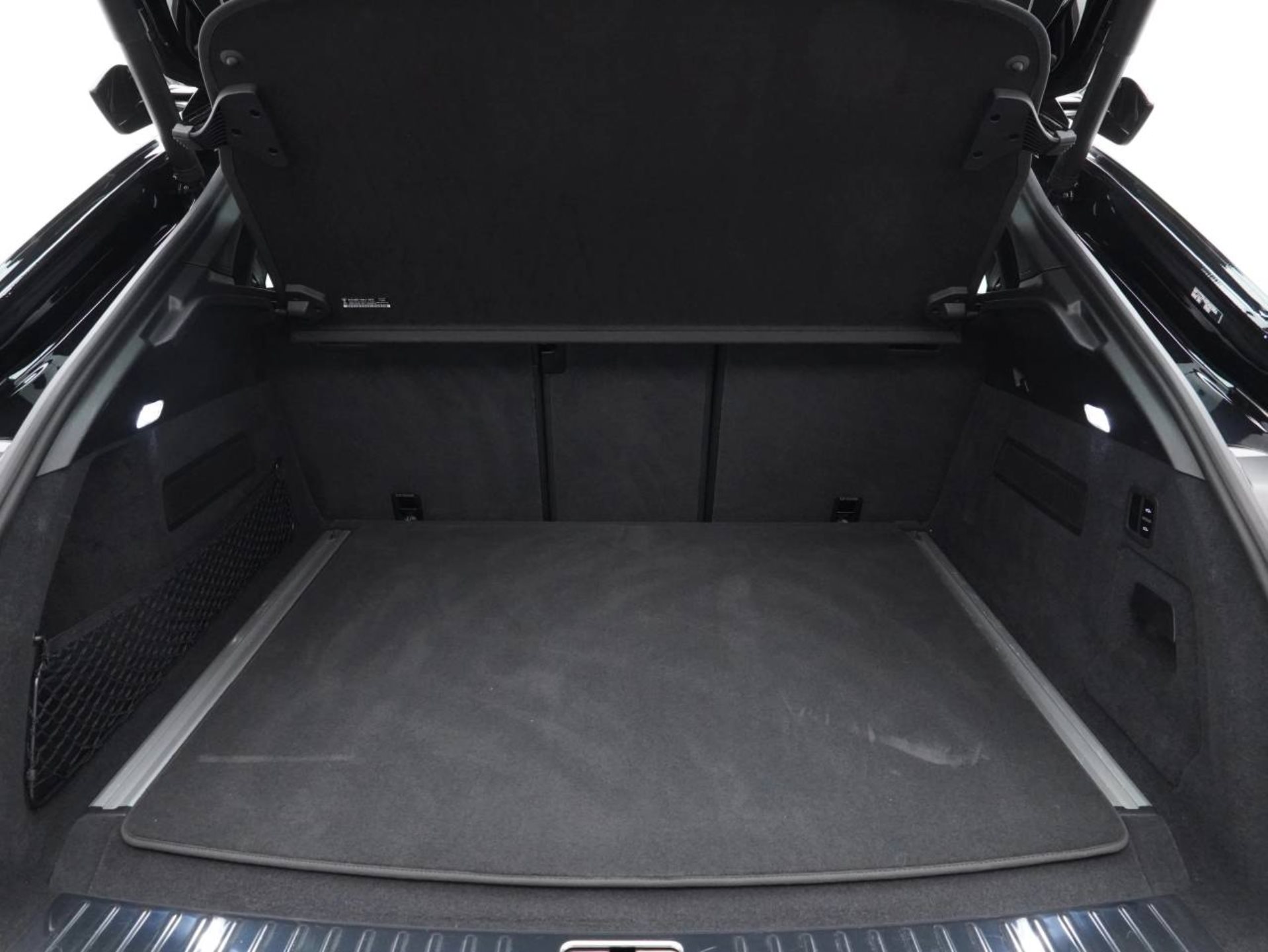 PORSCHE Cayenne Turbo E-Hybrid Coupé mit GT-Paket-image-31