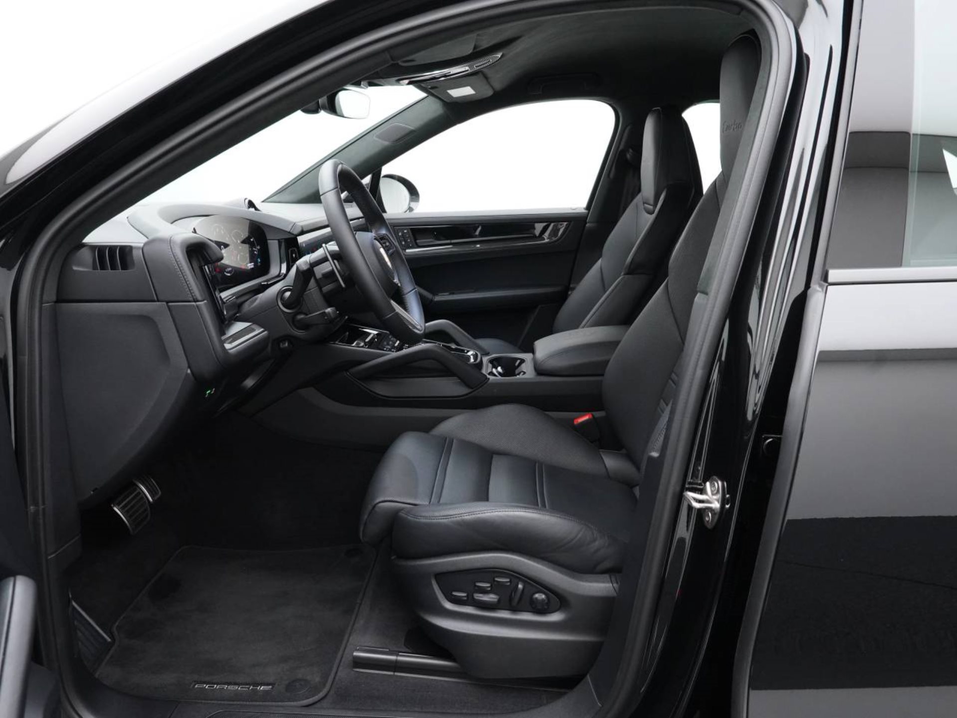 PORSCHE Cayenne Turbo E-Hybrid Coupé mit GT-Paket-image-4