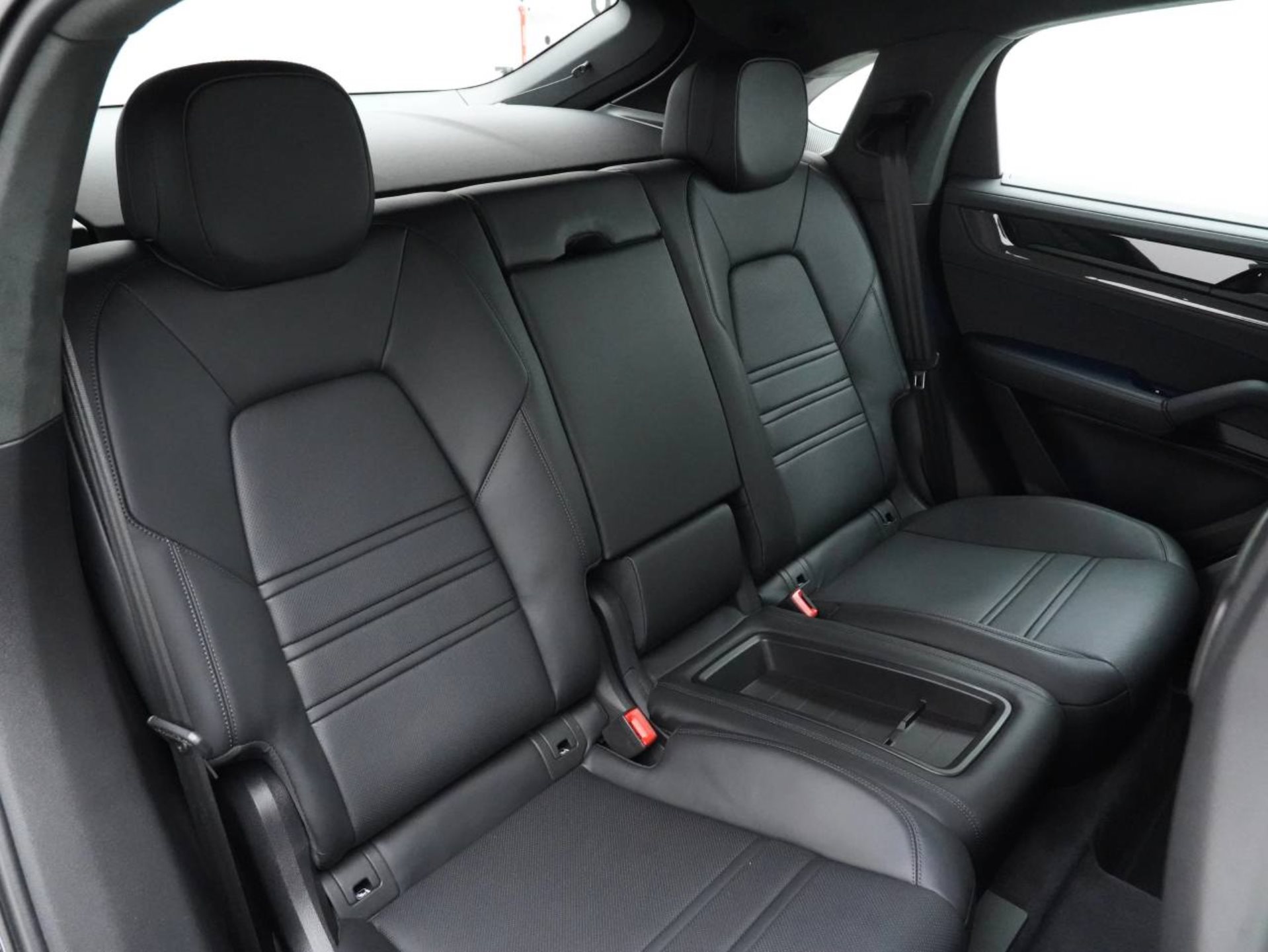 PORSCHE Cayenne Turbo E-Hybrid Coupé mit GT-Paket-image-30