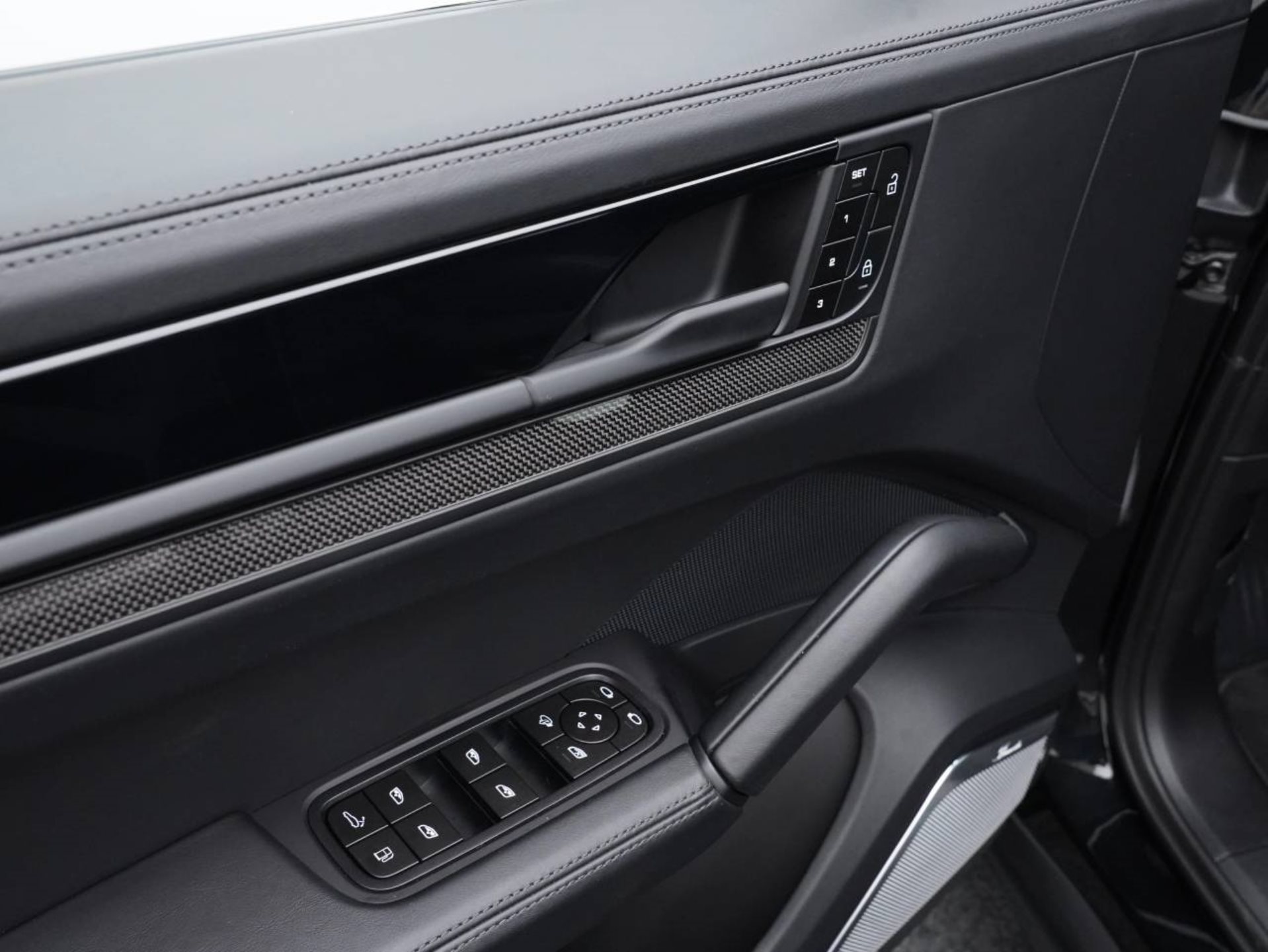 PORSCHE Cayenne Turbo E-Hybrid Coupé mit GT-Paket-image-21