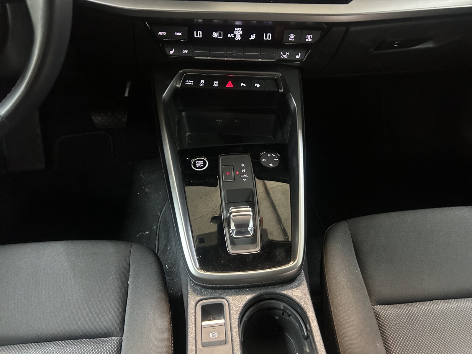 AUDI A3 Sportback 35 TFSI S line Attraction S-tronic-image-10