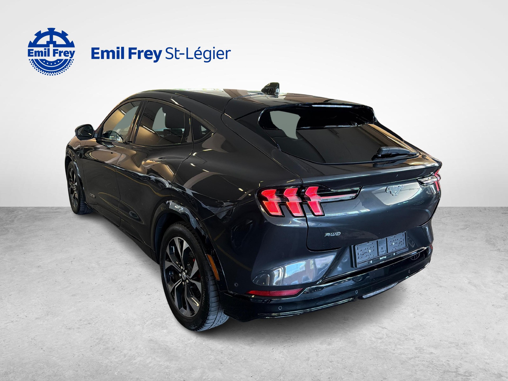 FORD Mustang Mach-E Extended AWD-image-2