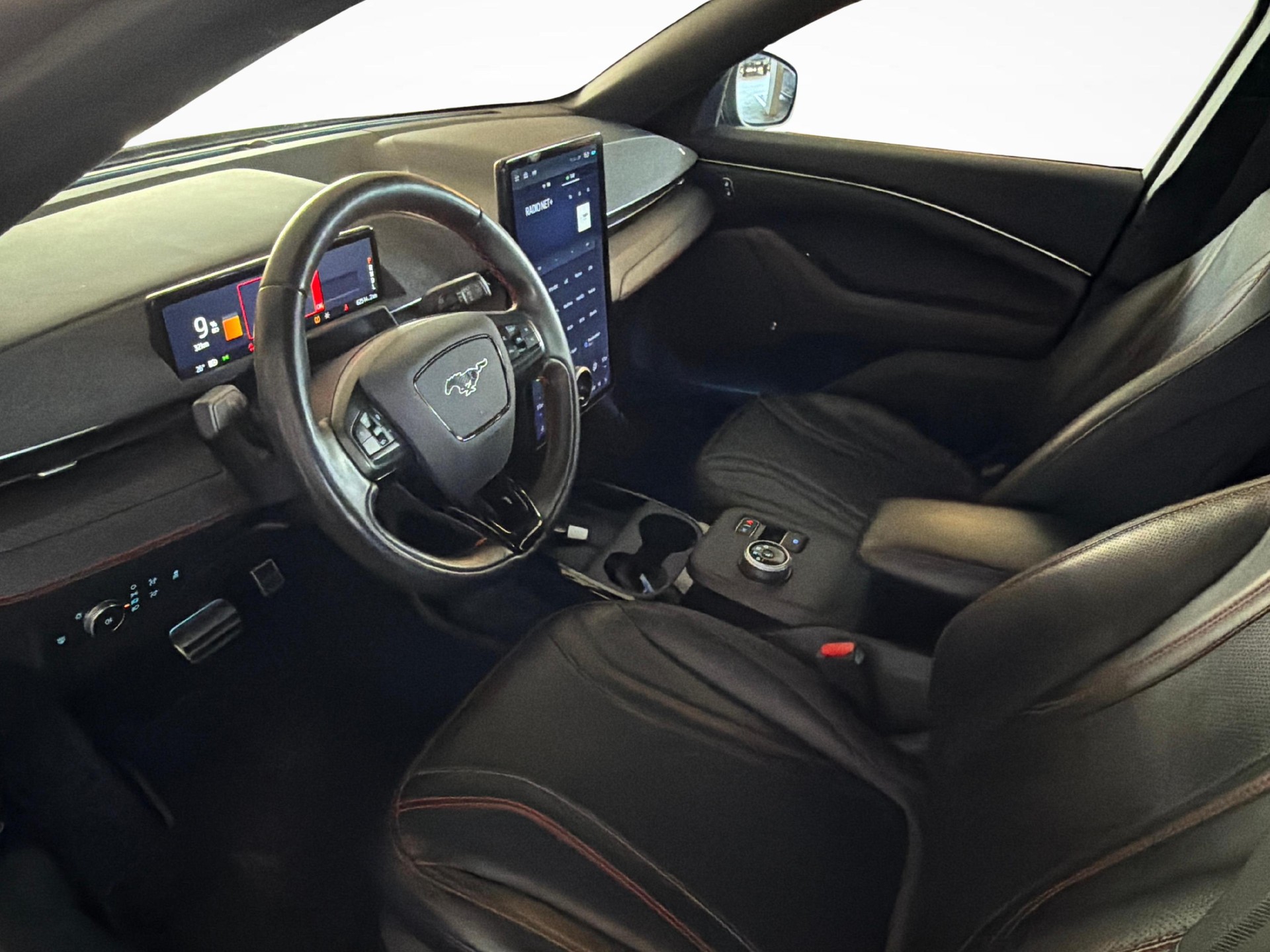 FORD Mustang Mach-E Extended AWD-image-9