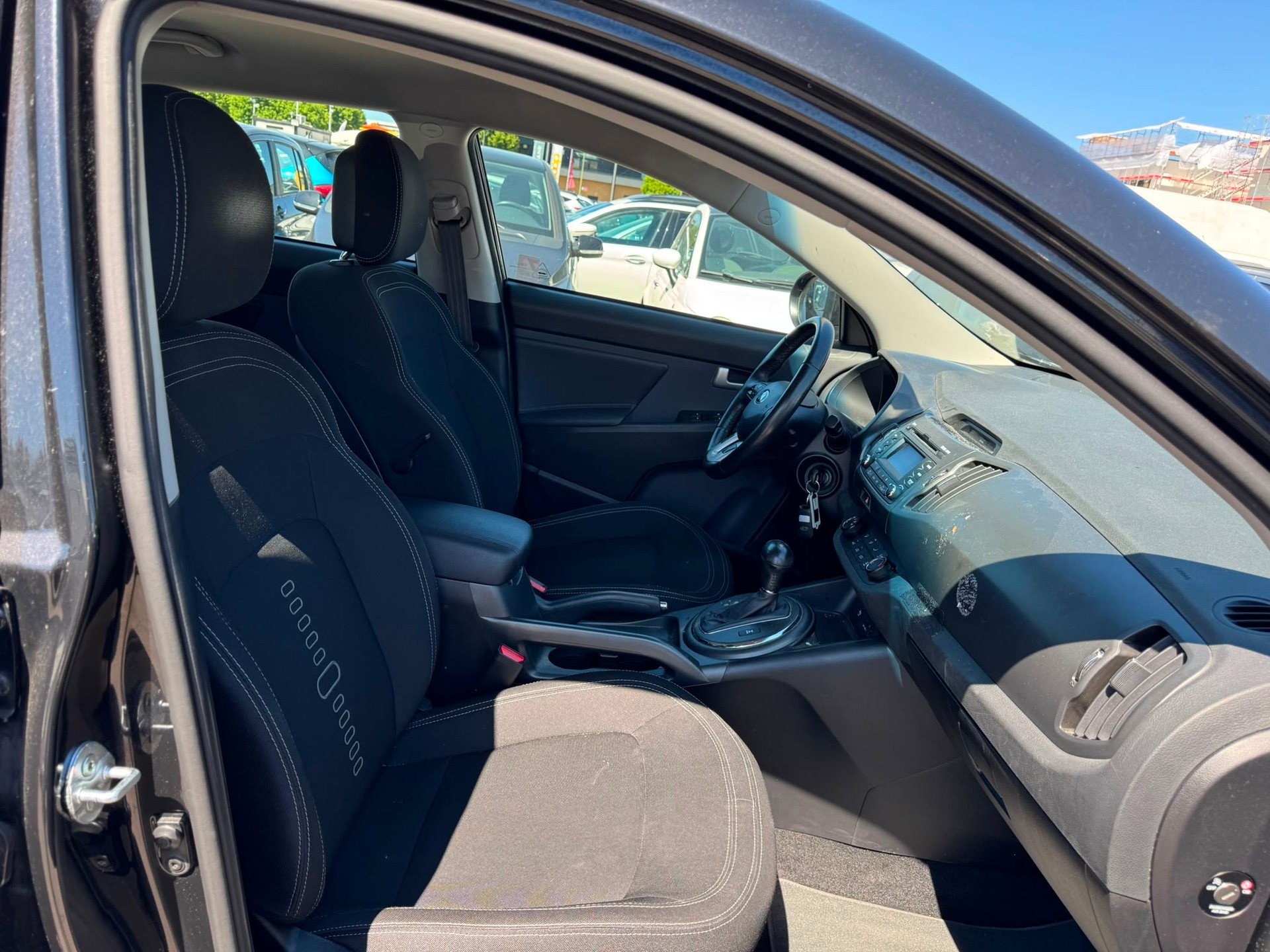 KIA Sportage 2.0 CRDi Style 4WD Automatic-image-10