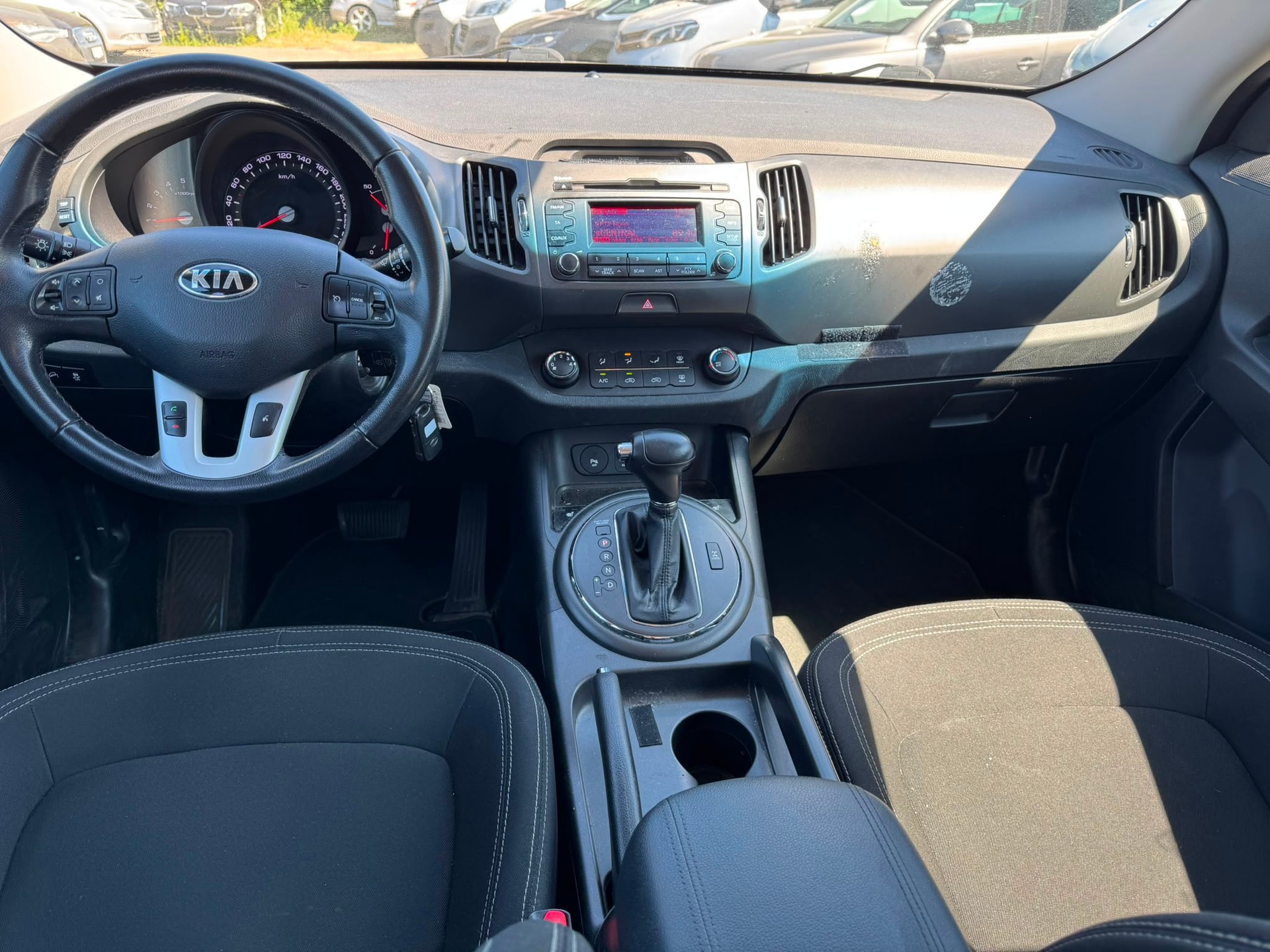 KIA Sportage 2.0 CRDi Style 4WD Automatic-image-11