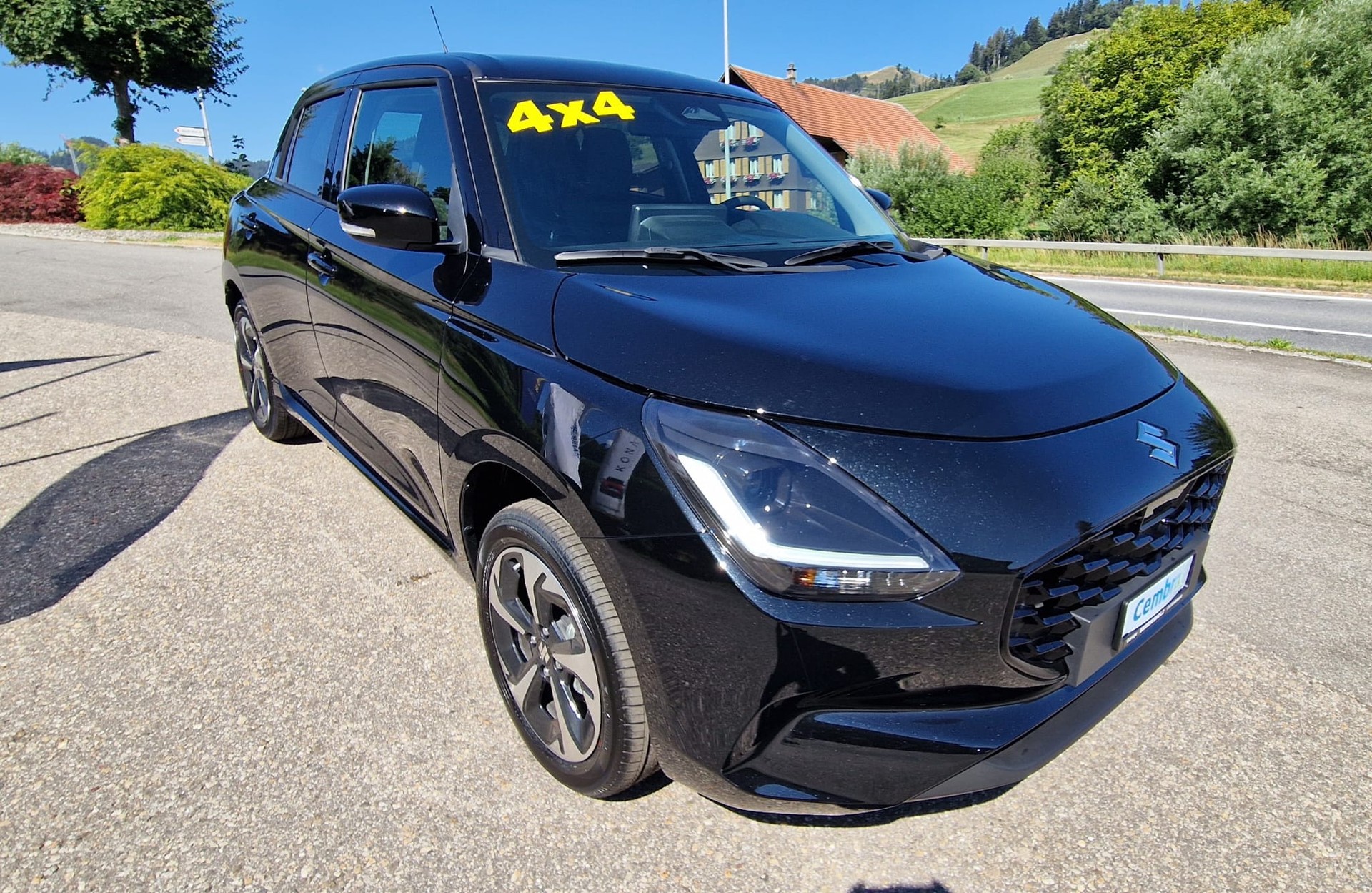 SUZUKI Swift 1.2 Compact Top Hybrid 4x4-image-2