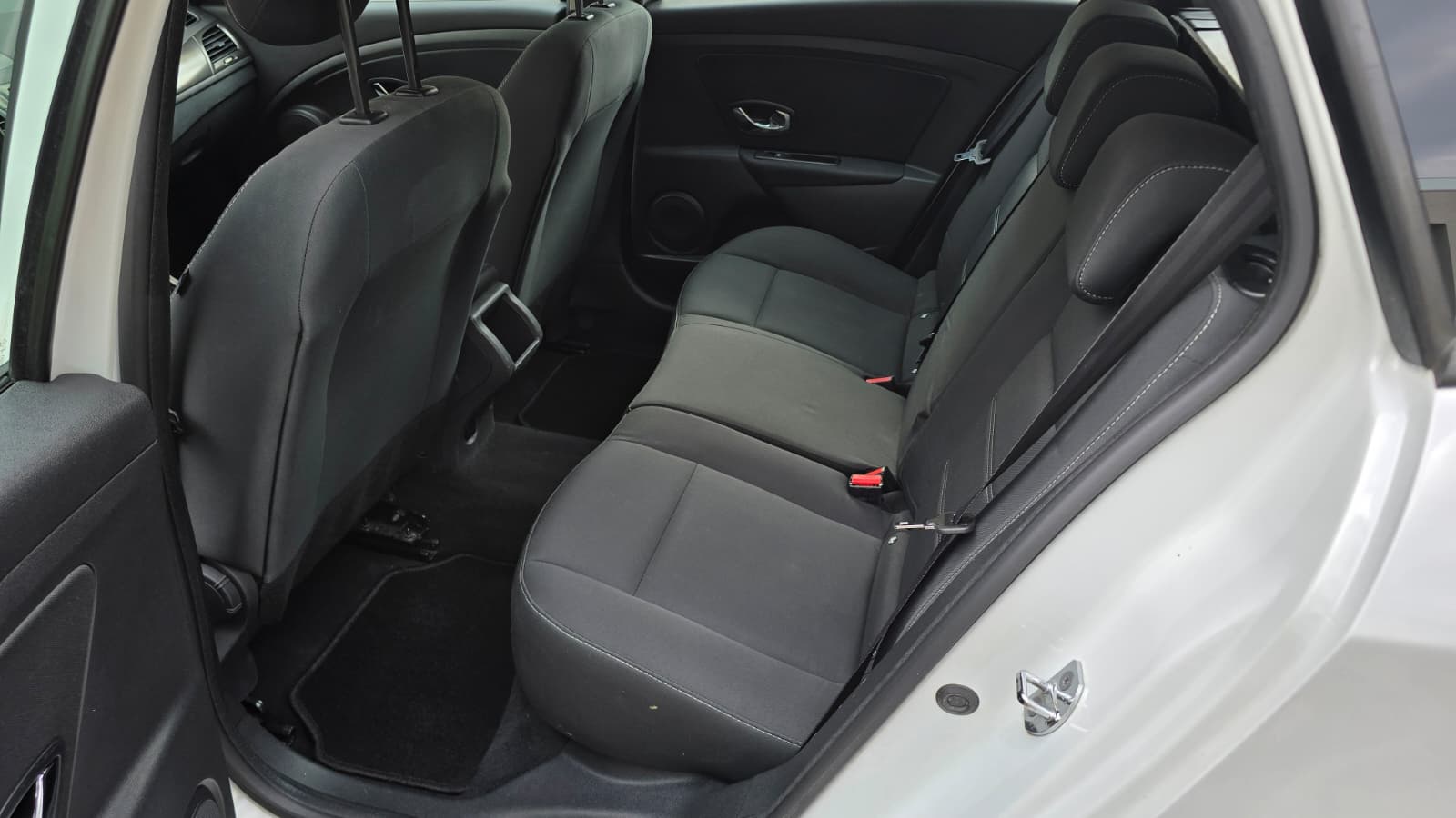 RENAULT Mégane Grandtour 1.5 dCi Expression EDC |Fisch ab MFK und Service |Zahnriemen ersetzt |Tempomat |Navi-image-12