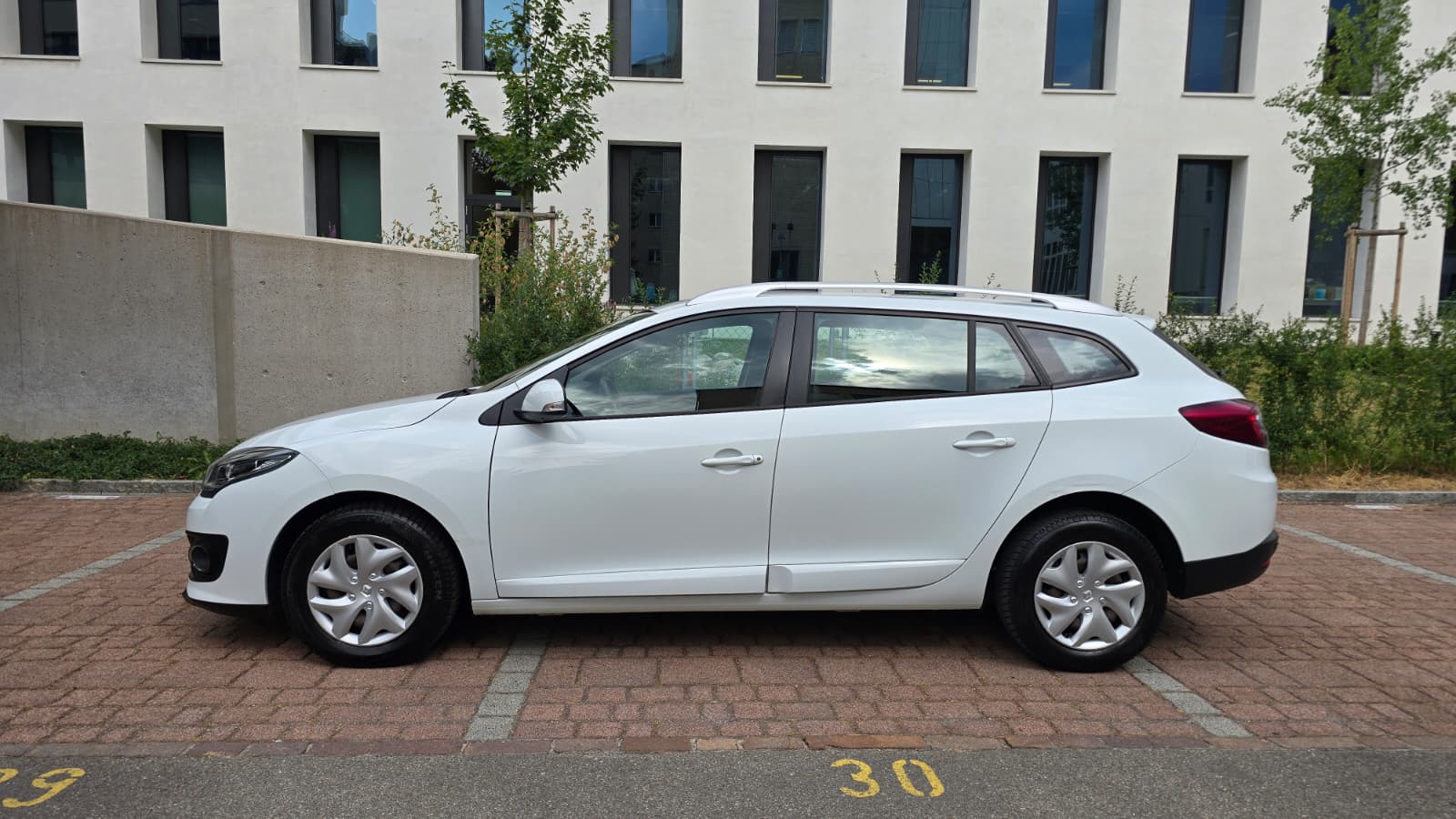 RENAULT Mégane Grandtour 1.5 dCi Expression EDC |Fisch ab MFK und Service |Zahnriemen ersetzt |Tempomat |Navi-image-4