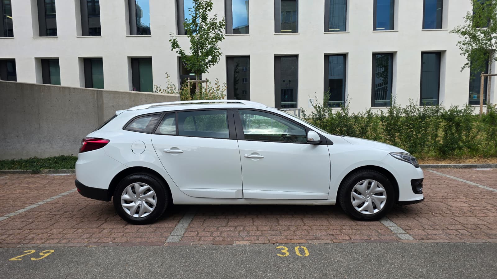 RENAULT Mégane Grandtour 1.5 dCi Expression EDC |Fisch ab MFK und Service |Zahnriemen ersetzt |Tempomat |Navi-image-3