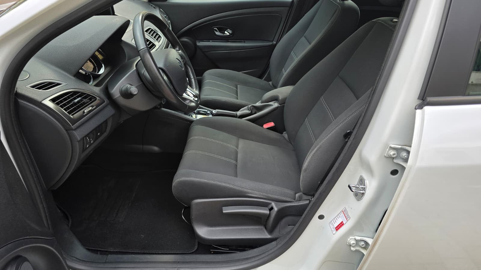 RENAULT Mégane Grandtour 1.5 dCi Expression EDC |Fisch ab MFK und Service |Zahnriemen ersetzt |Tempomat |Navi-image-11