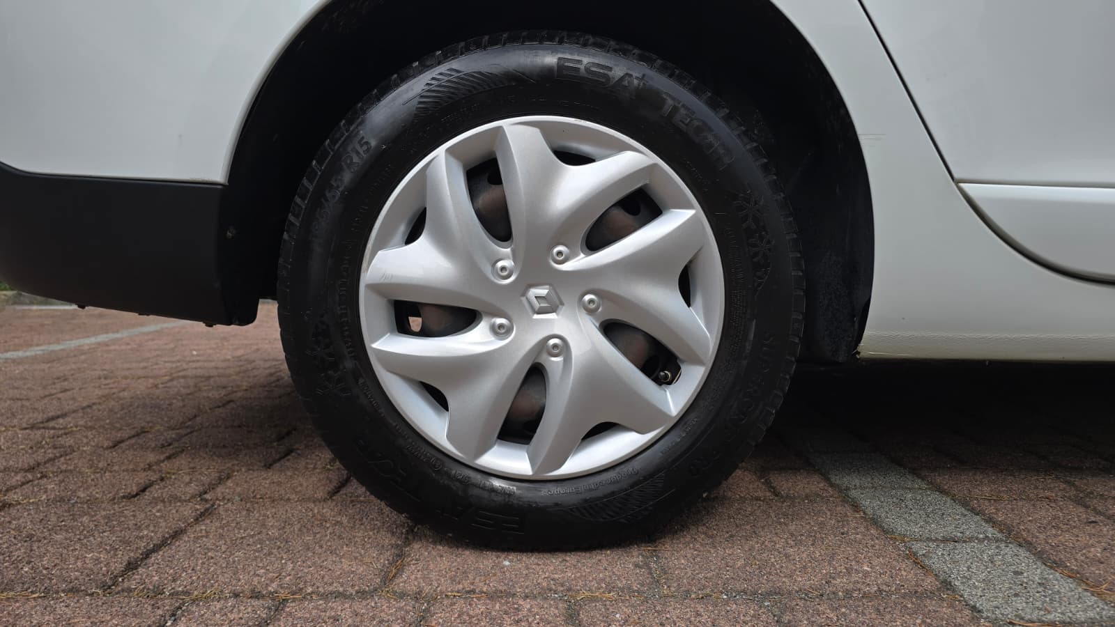 RENAULT Mégane Grandtour 1.5 dCi Expression EDC |Fisch ab MFK und Service |Zahnriemen ersetzt |Tempomat |Navi-image-8
