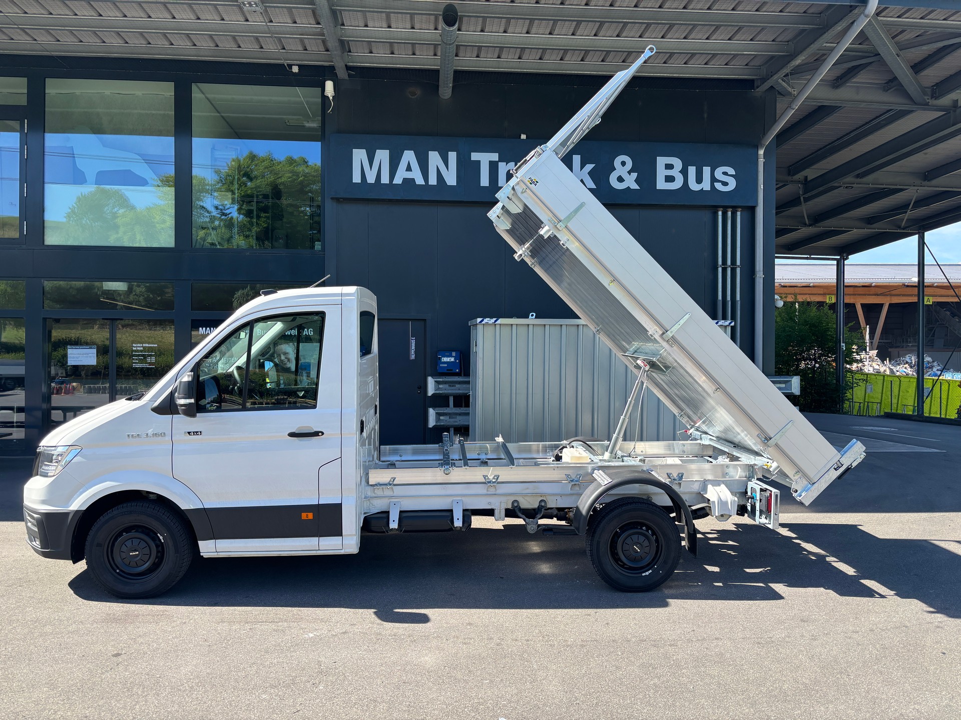 MAN TGE 3.160 4x4 3-Seiten-Kipper-image-3