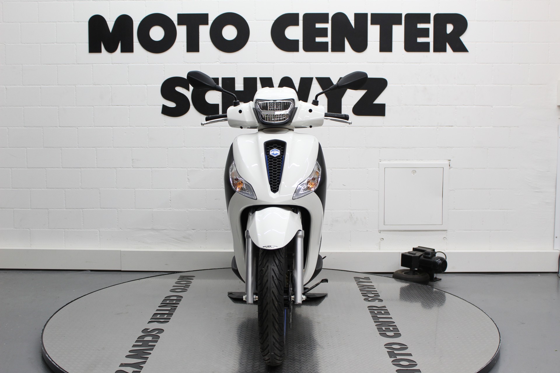 PIAGGIO Medley 125 Sport E5+-showroom-element-2