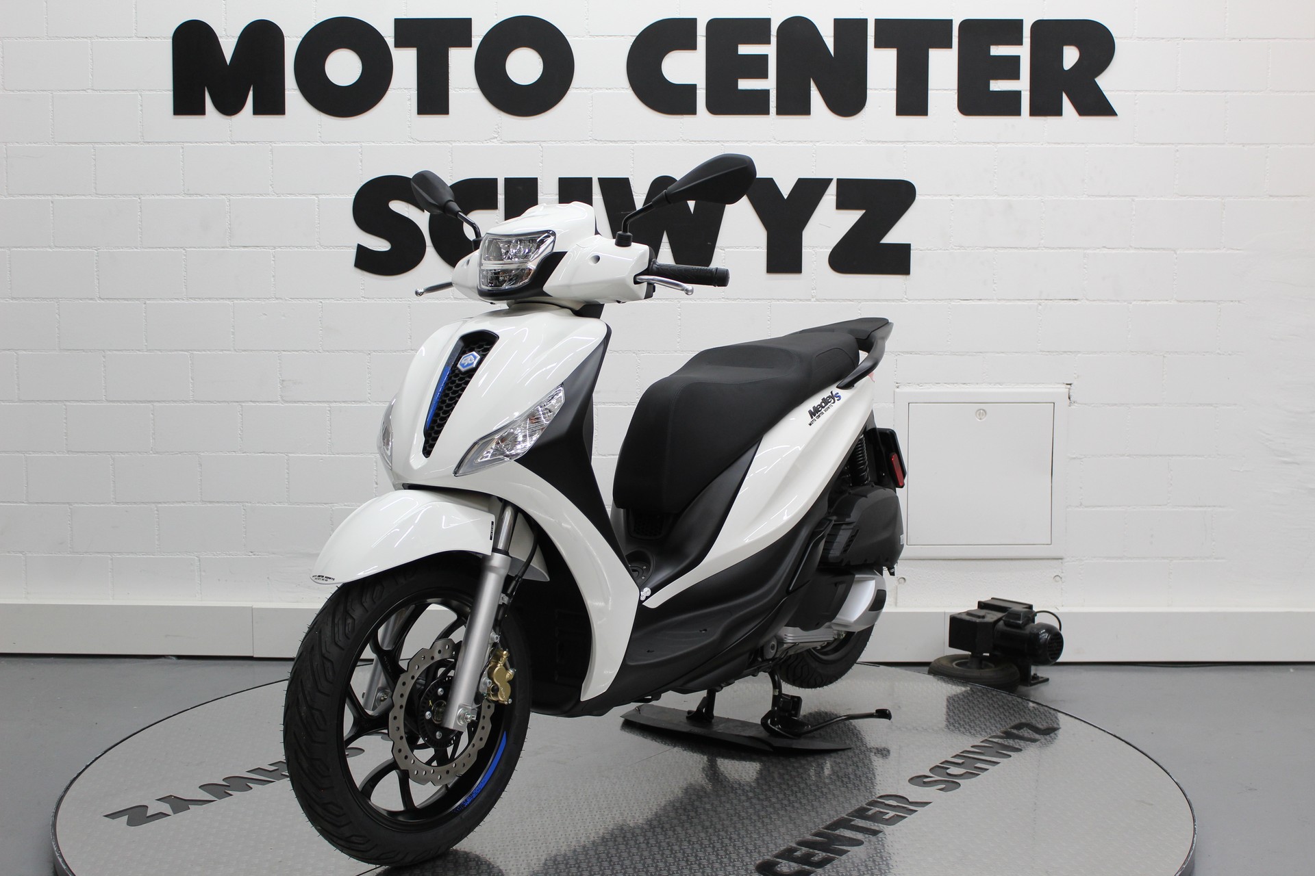 PIAGGIO Medley 125 Sport E5+-showroom-element-3