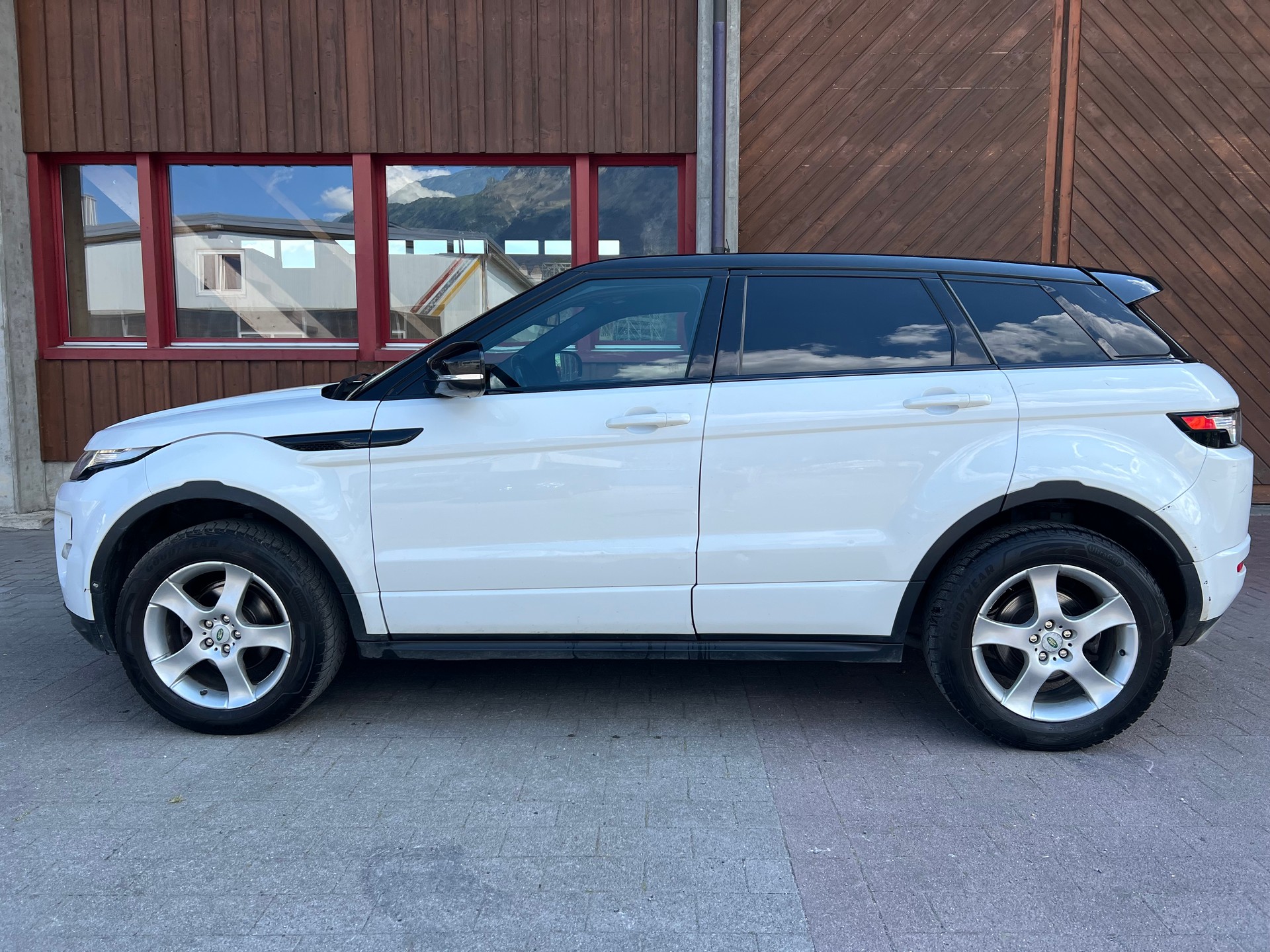 LAND ROVER Range Rover Evoque 2.0 Si4 Dynamic AT6-image-1