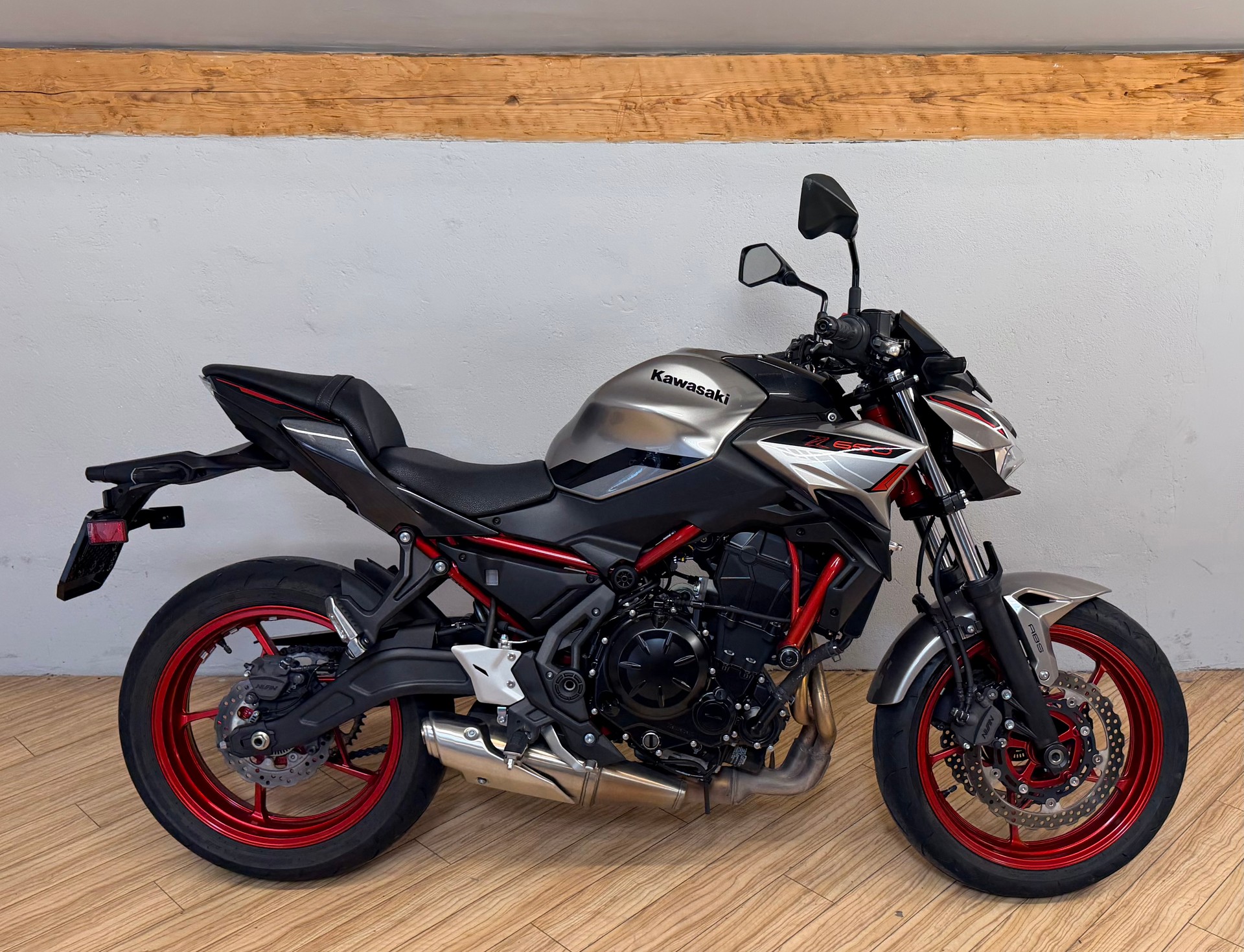 KAWASAKI Z 650-showroom-element-1