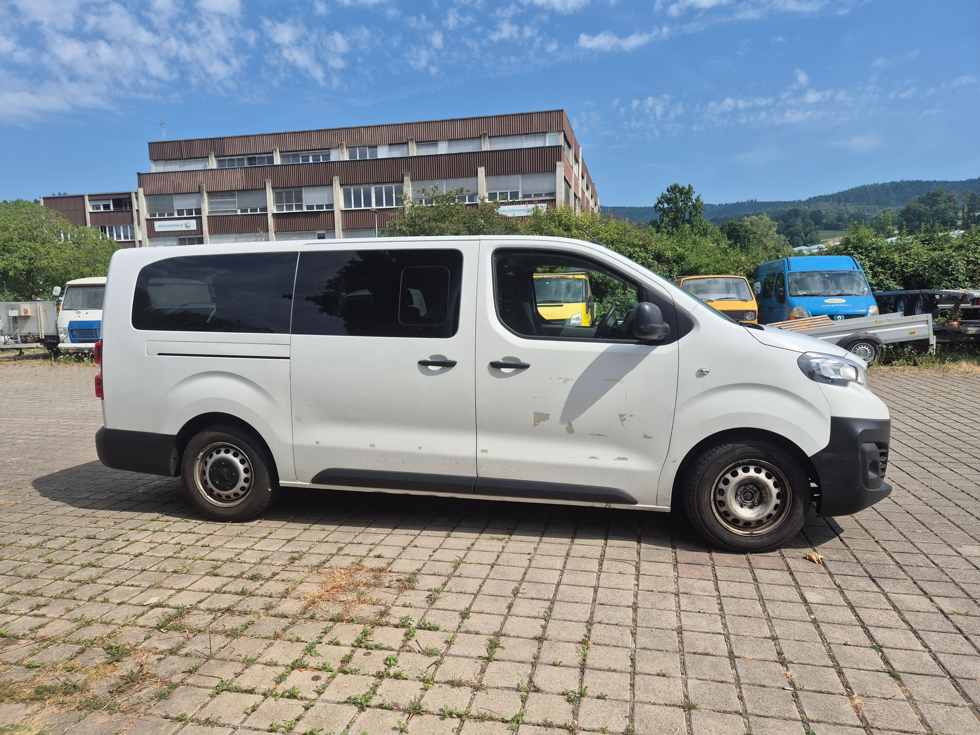PEUGEOT Traveller 1.5 BlueHDi Active Lang-image-3