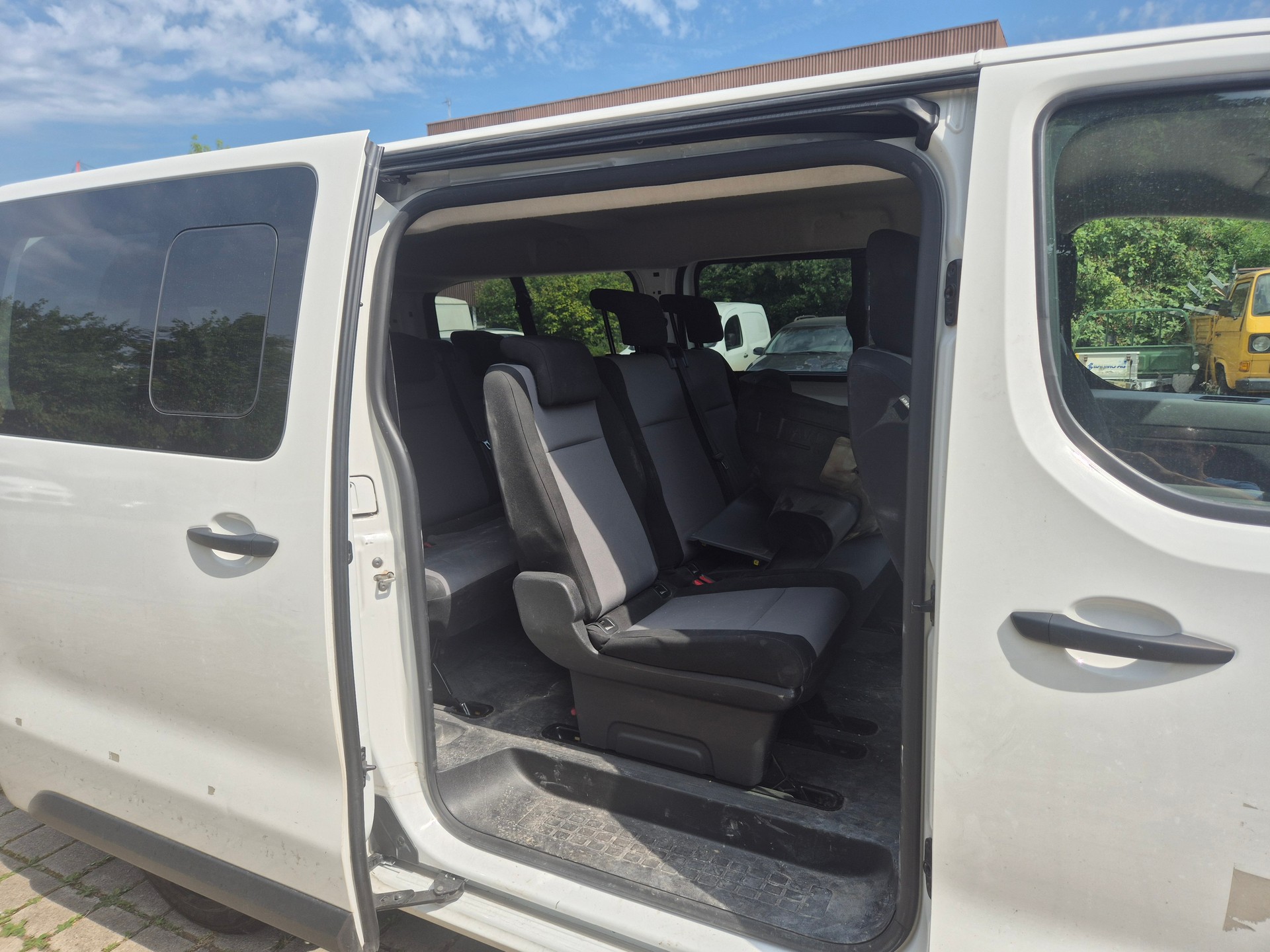 PEUGEOT Traveller 1.5 BlueHDi Active Lang-image-9
