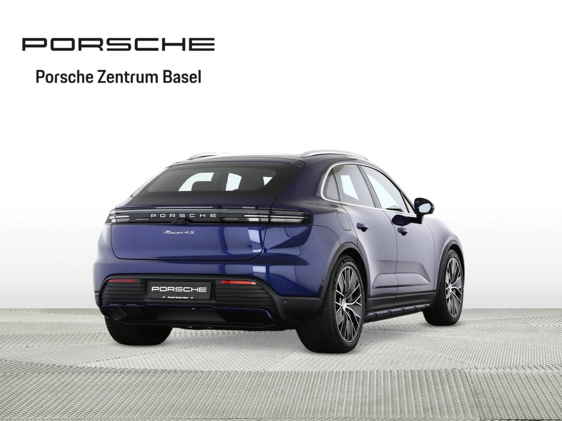 PORSCHE Macan 4S-showroom-element-2