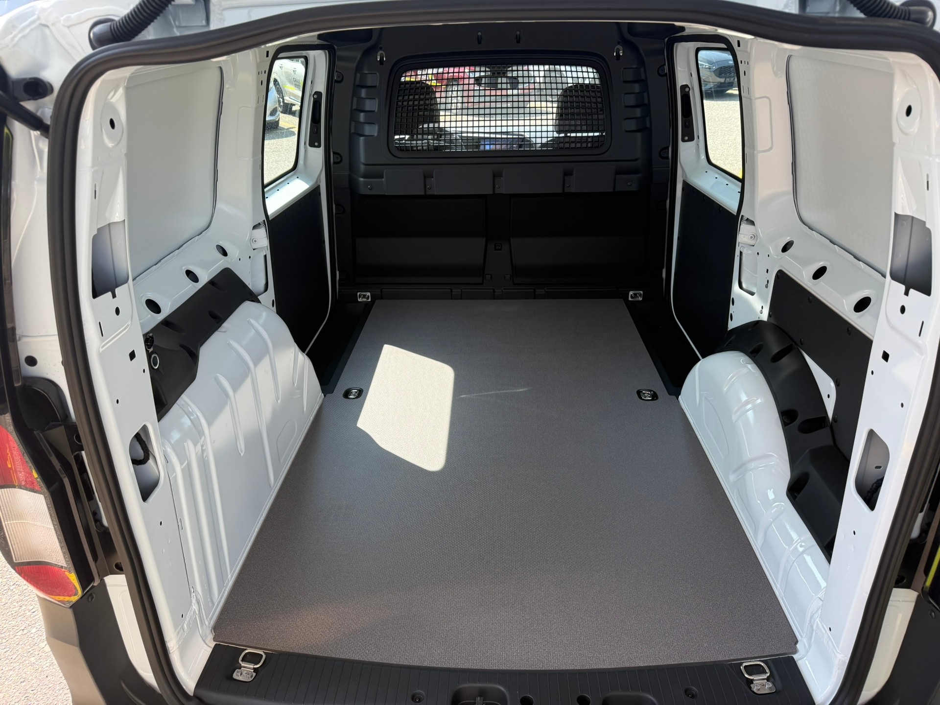 FORD Grand Transit Connect Kasten 2.0 EcoBlue Trend AWD-image-6