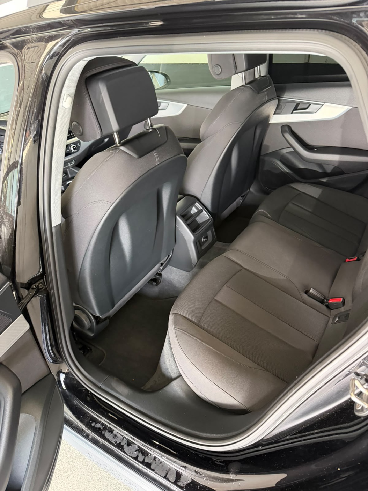 AUDI A4 Allroad 2.0 40 TDI quattro S-Tronic-image-7