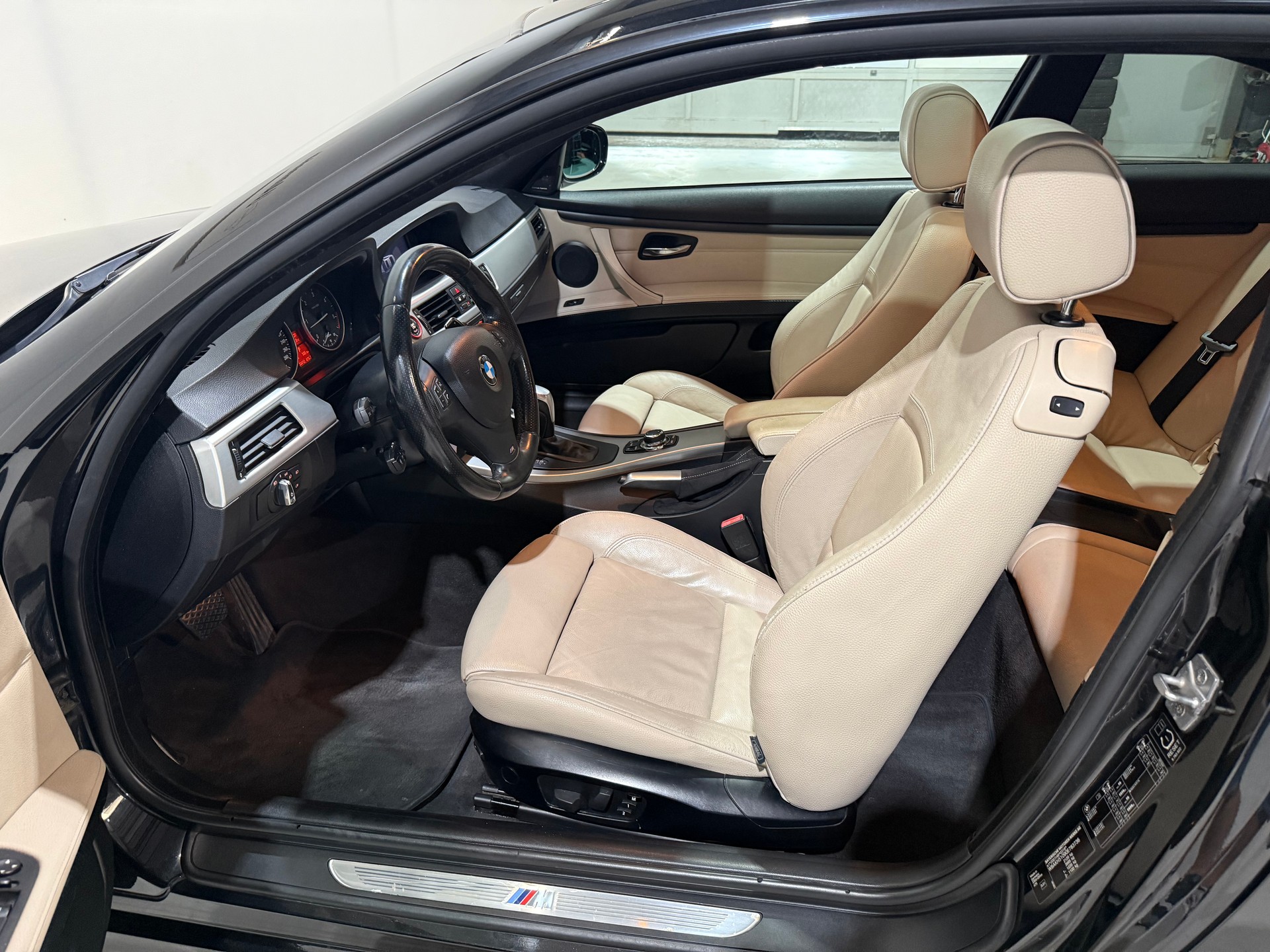 BMW 330d xDrive M Sport Coupé Steptronic-image-11