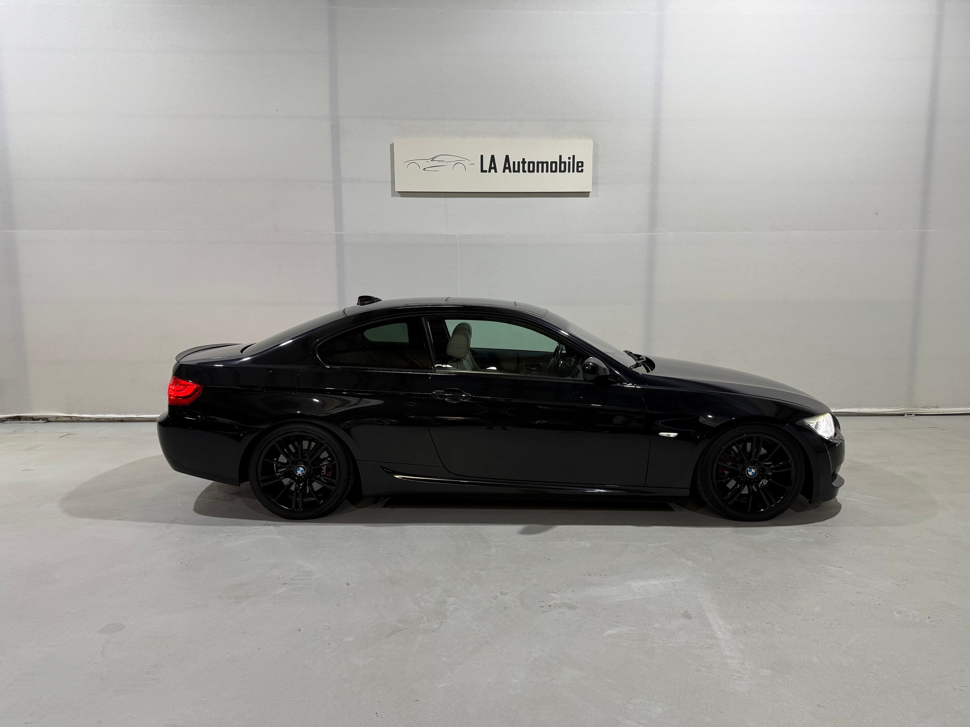 BMW 330d xDrive M Sport Coupé Steptronic-image-6
