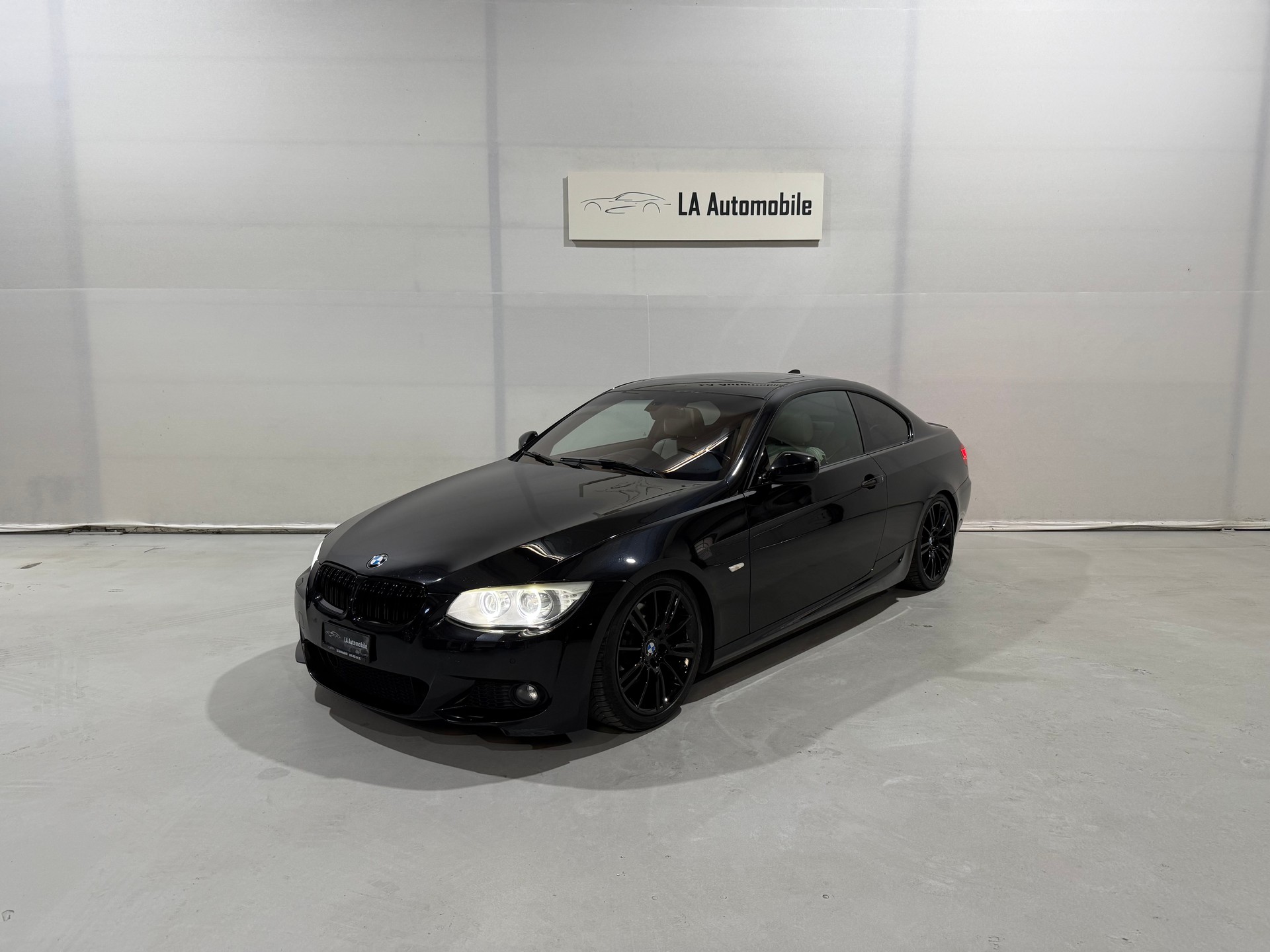 BMW 330d xDrive M Sport Coupé Steptronic-image-0