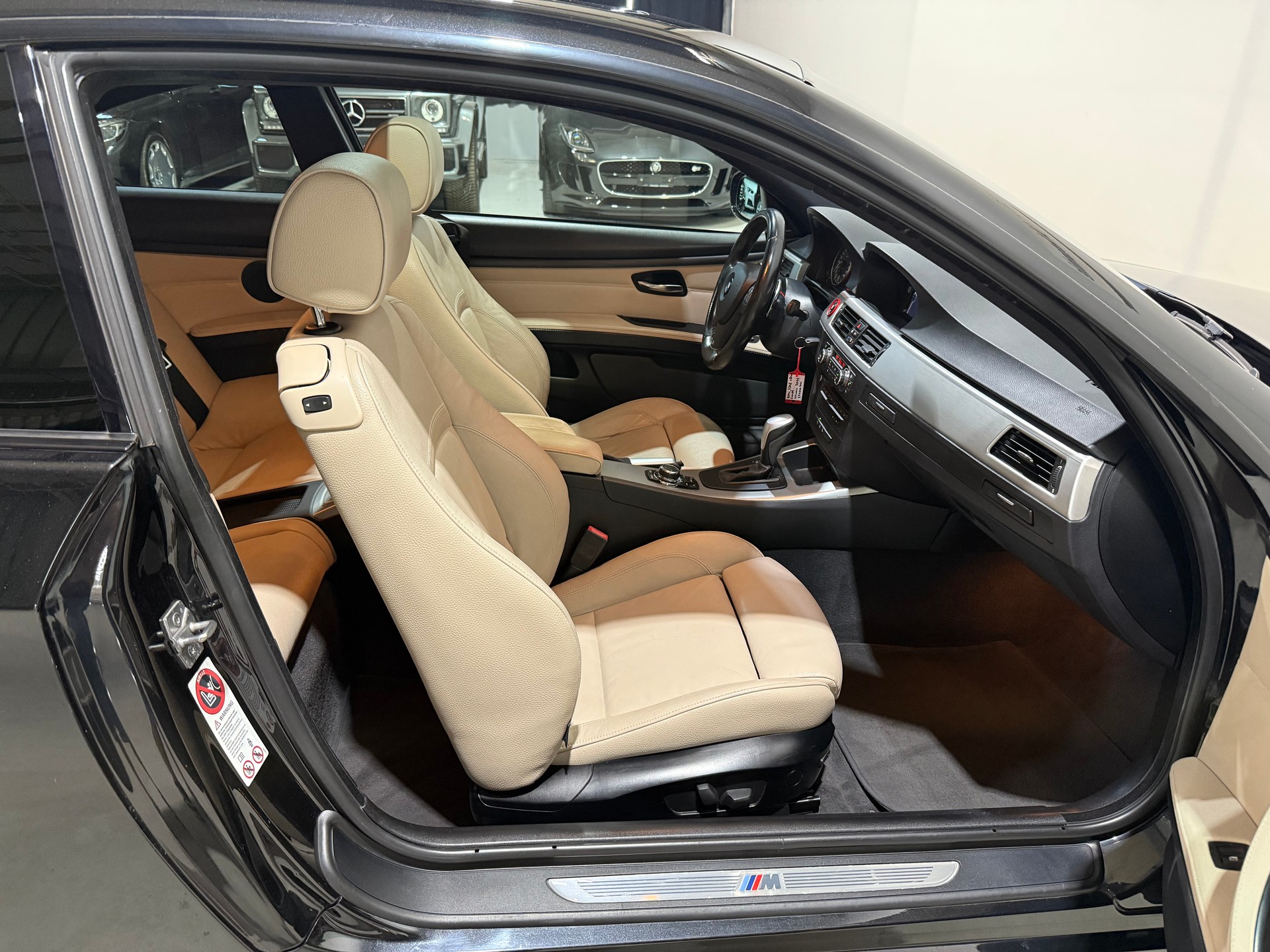 BMW 330d xDrive M Sport Coupé Steptronic-image-12
