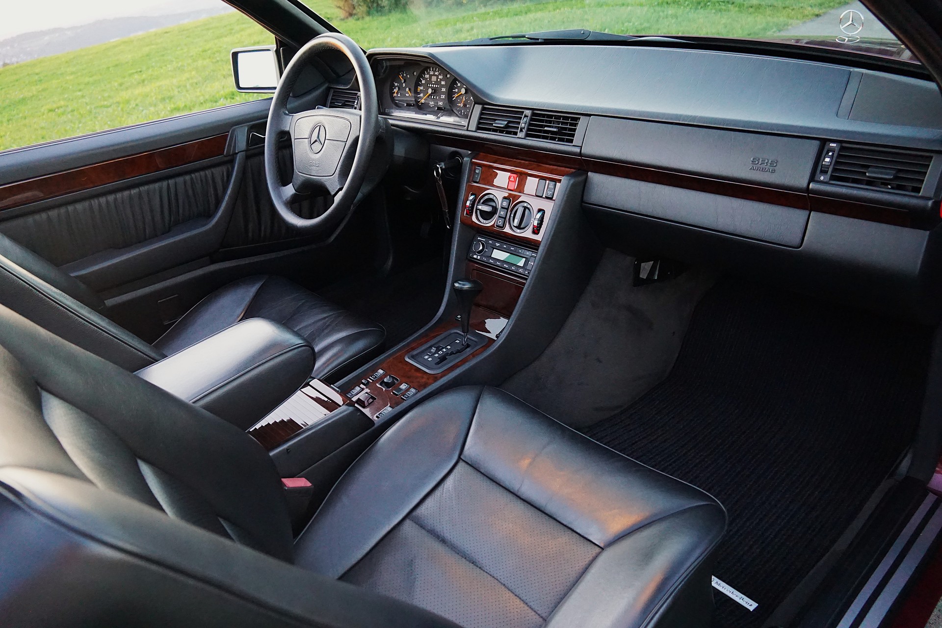 MERCEDES-BENZ E 220-image-3