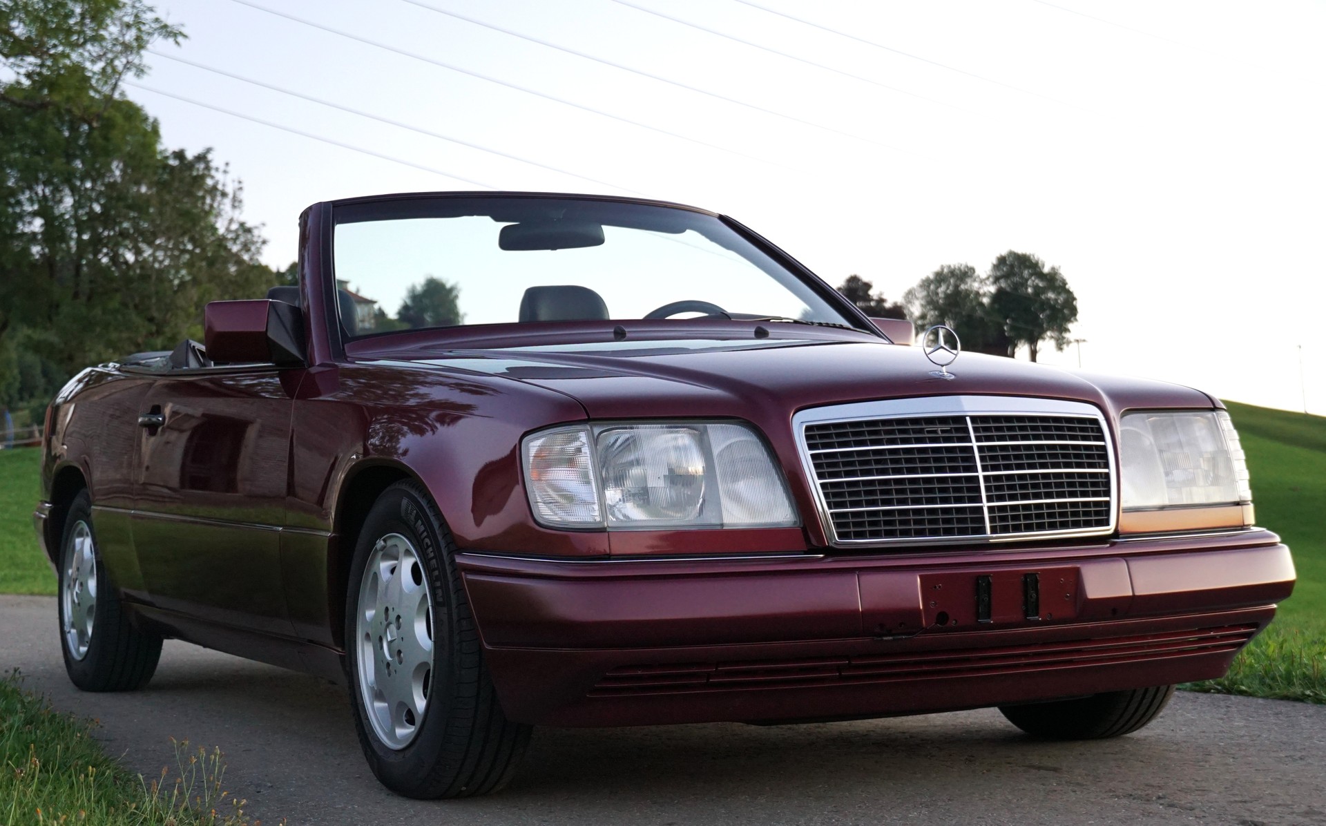 MERCEDES-BENZ E 220-image-0