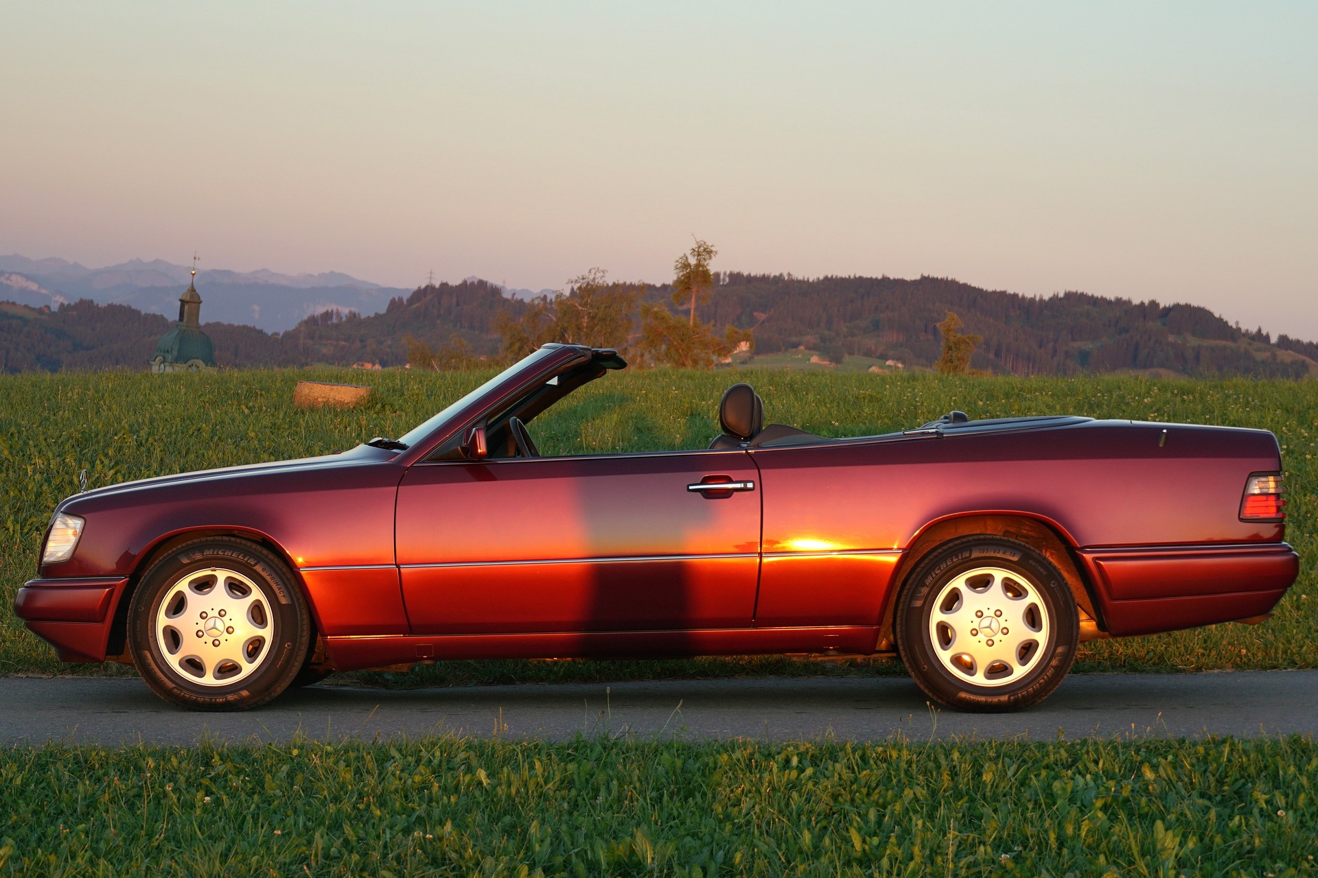 MERCEDES-BENZ E 220-image-5