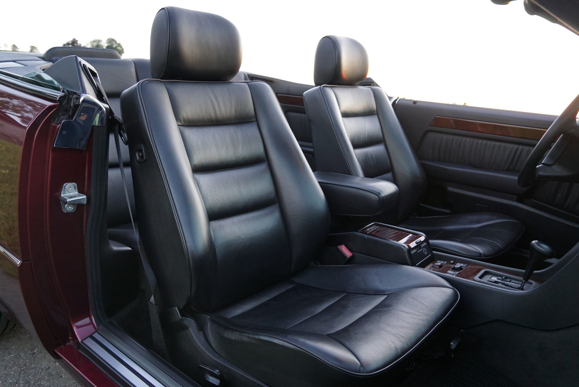 MERCEDES-BENZ E 220-image-4