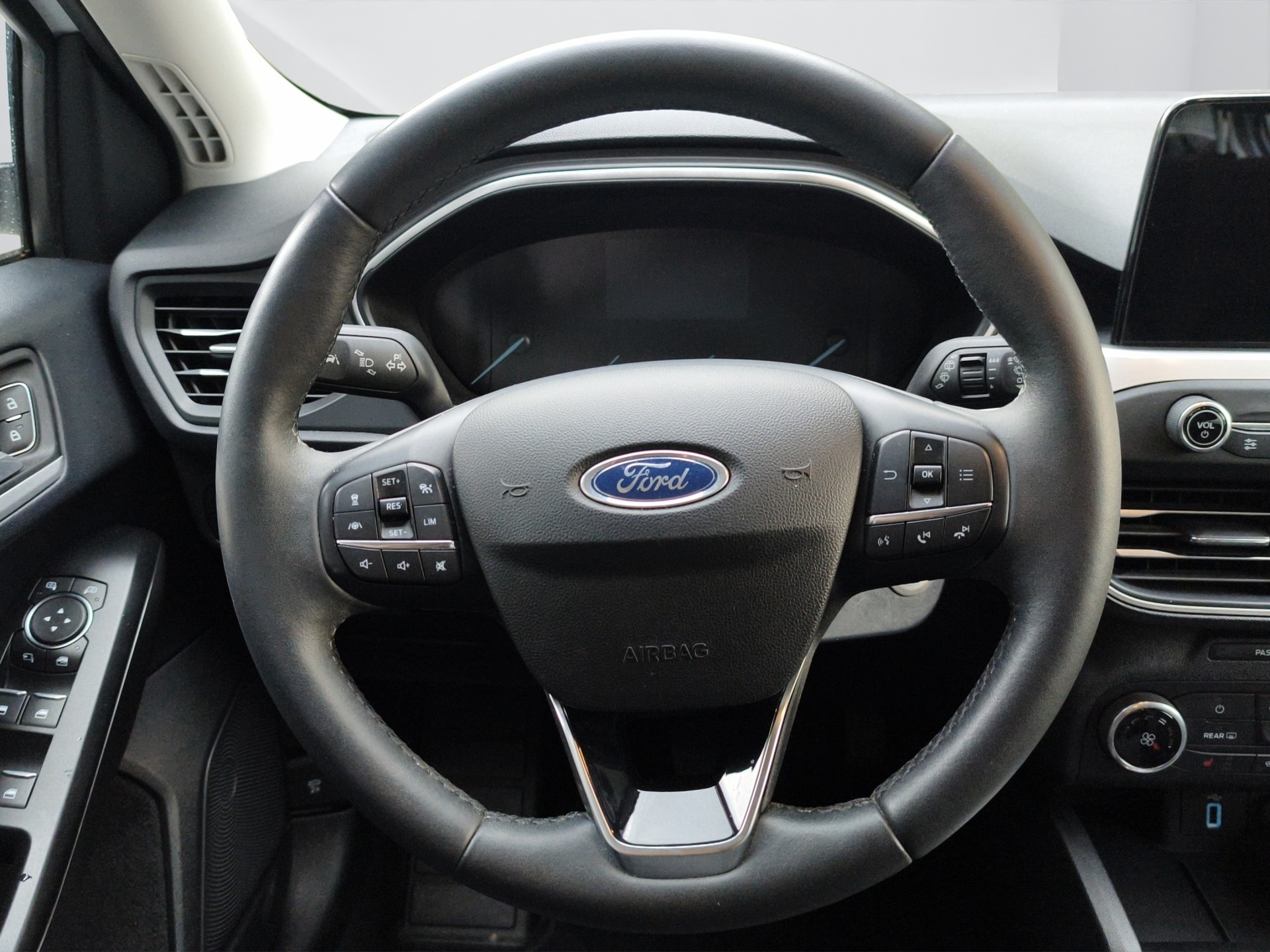 FORD Focus 1.5 TDCi Trend Automatic-image-11