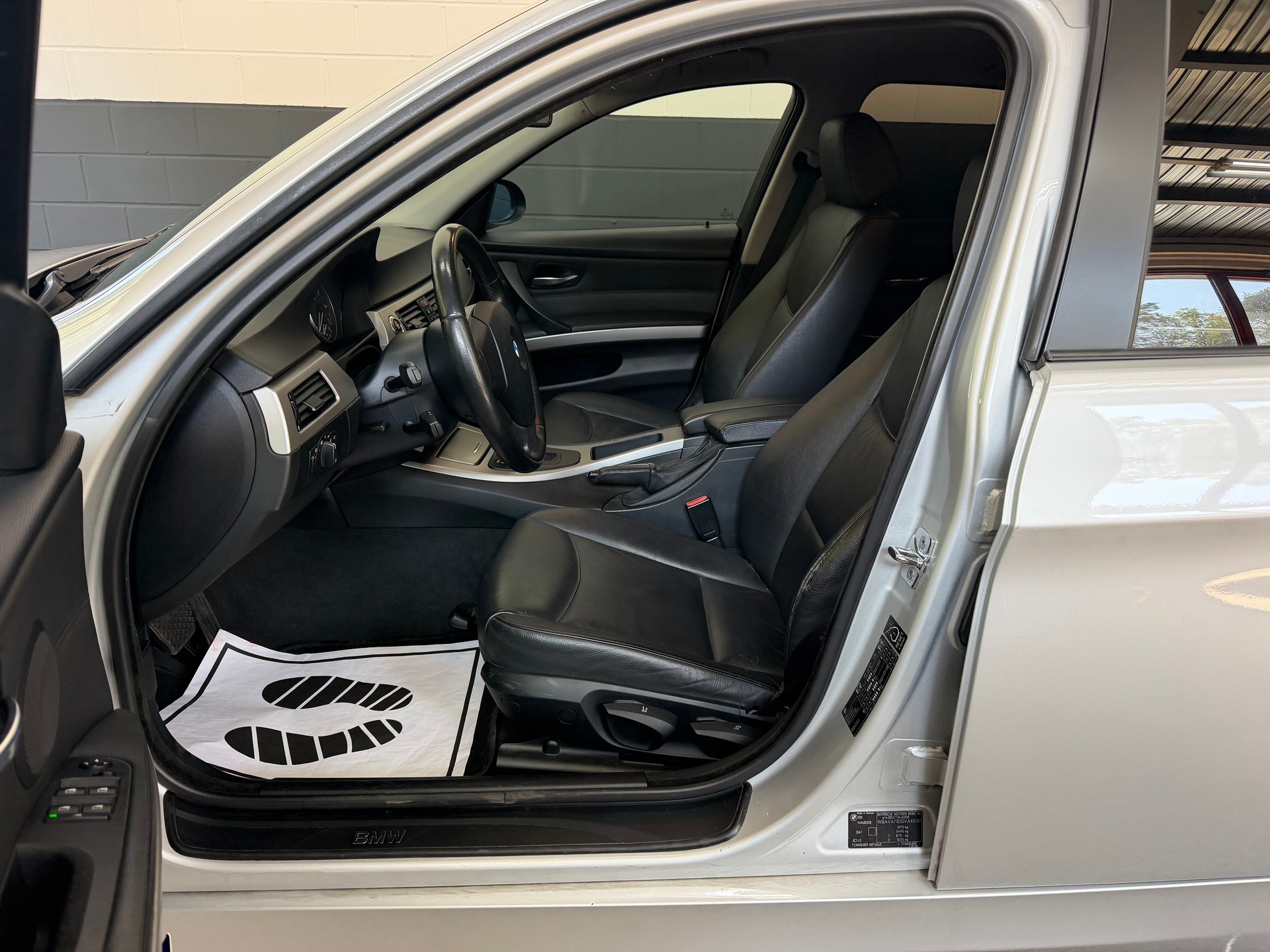 BMW 320i //NEU AB MFK!-image-7