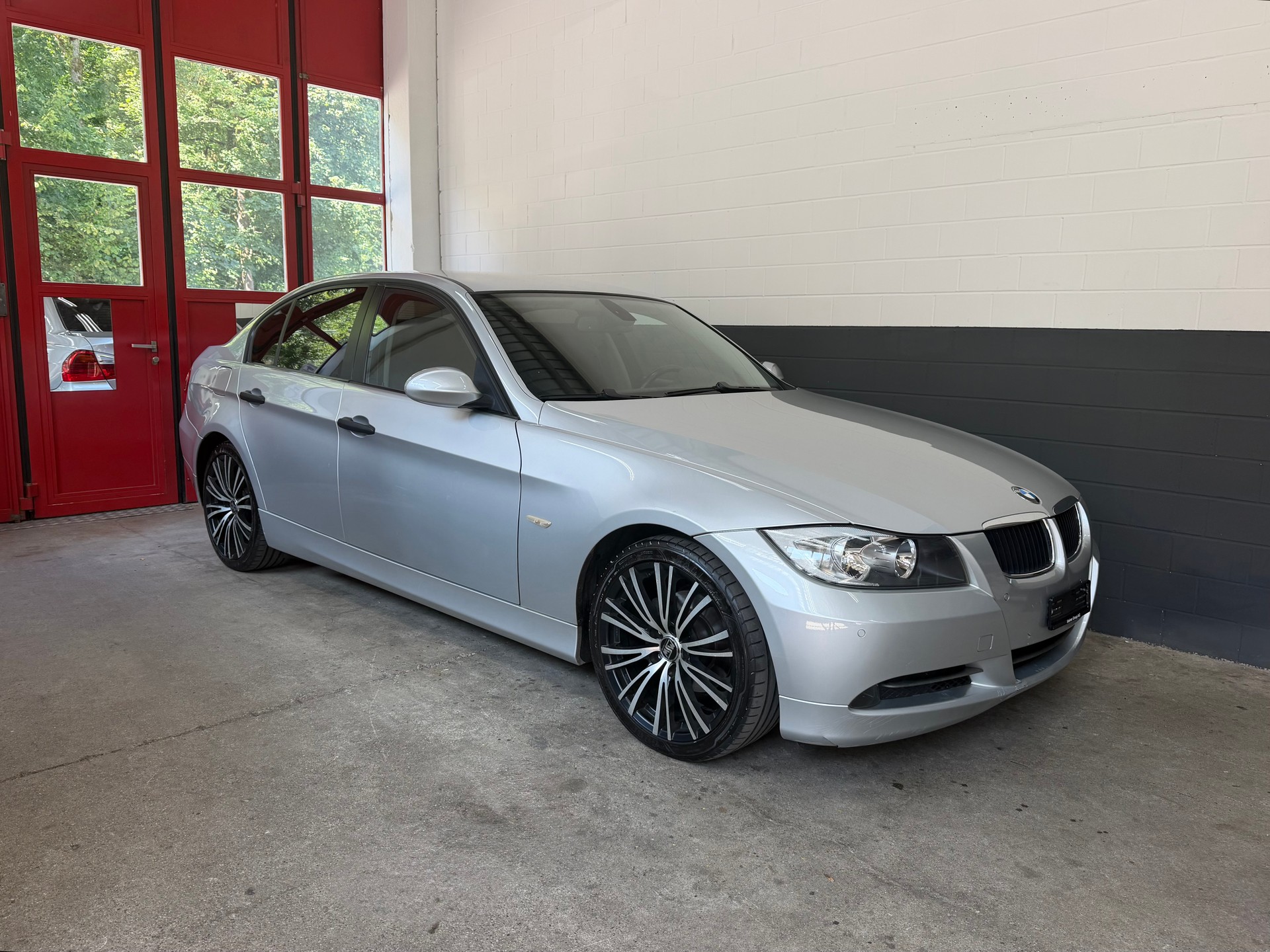 BMW 320i //NEU AB MFK!-image-0