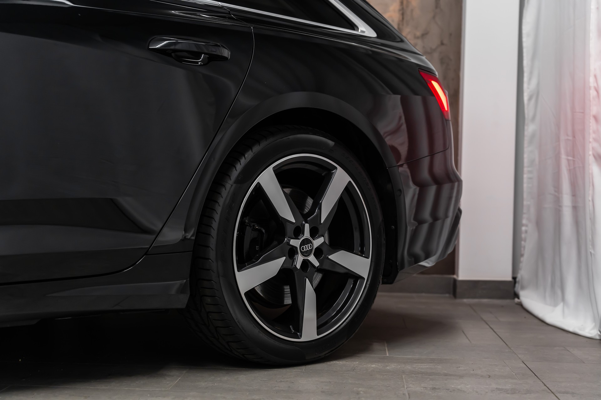AUDI S6 Avant 3.0 TDI quattro tiptronic *Matrix*Luftfahrwerk*Head-Up*B&O*AHK*-image-4
