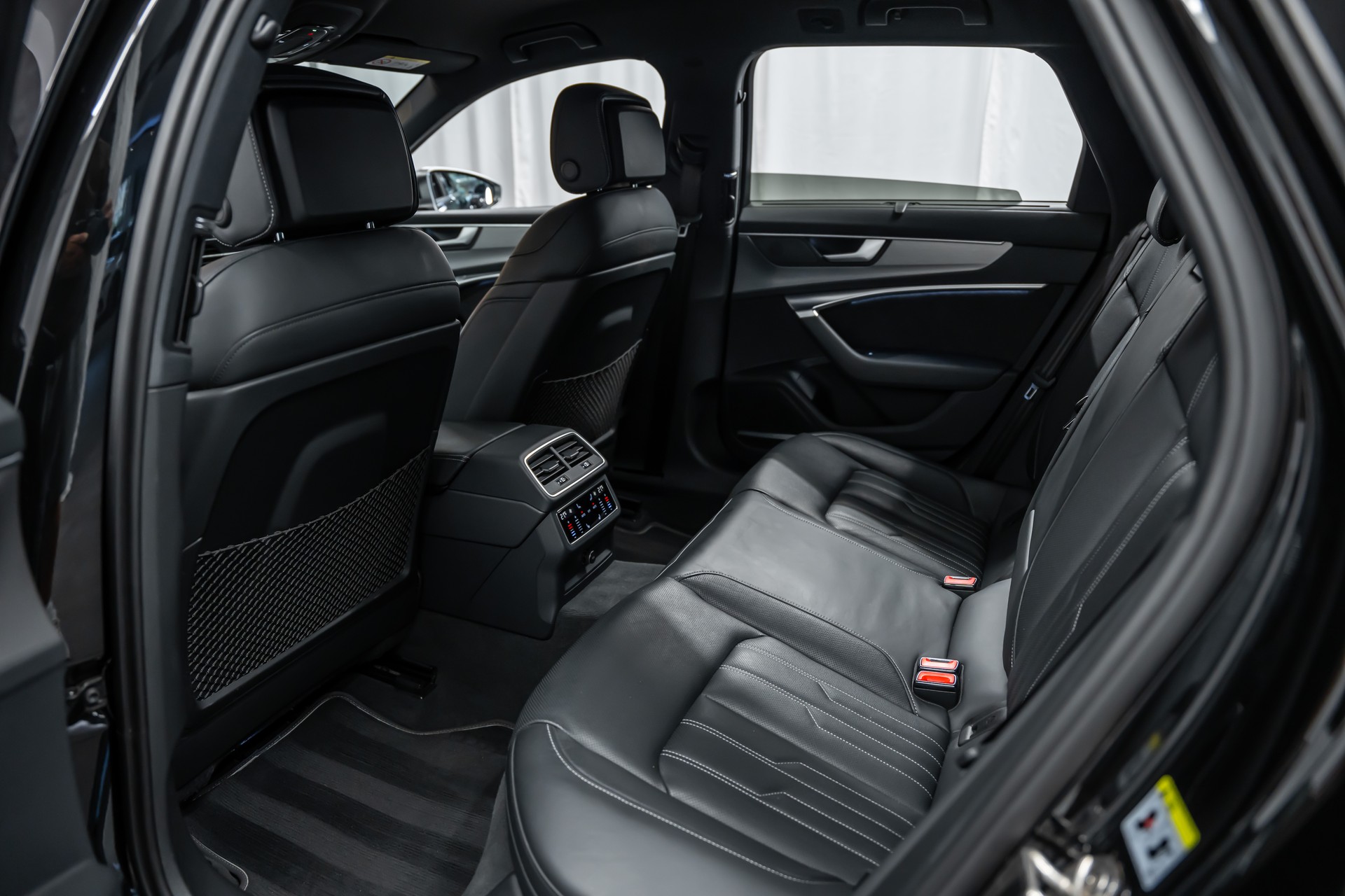 AUDI S6 Avant 3.0 TDI quattro tiptronic *Matrix*Luftfahrwerk*Head-Up*B&O*AHK*-image-14