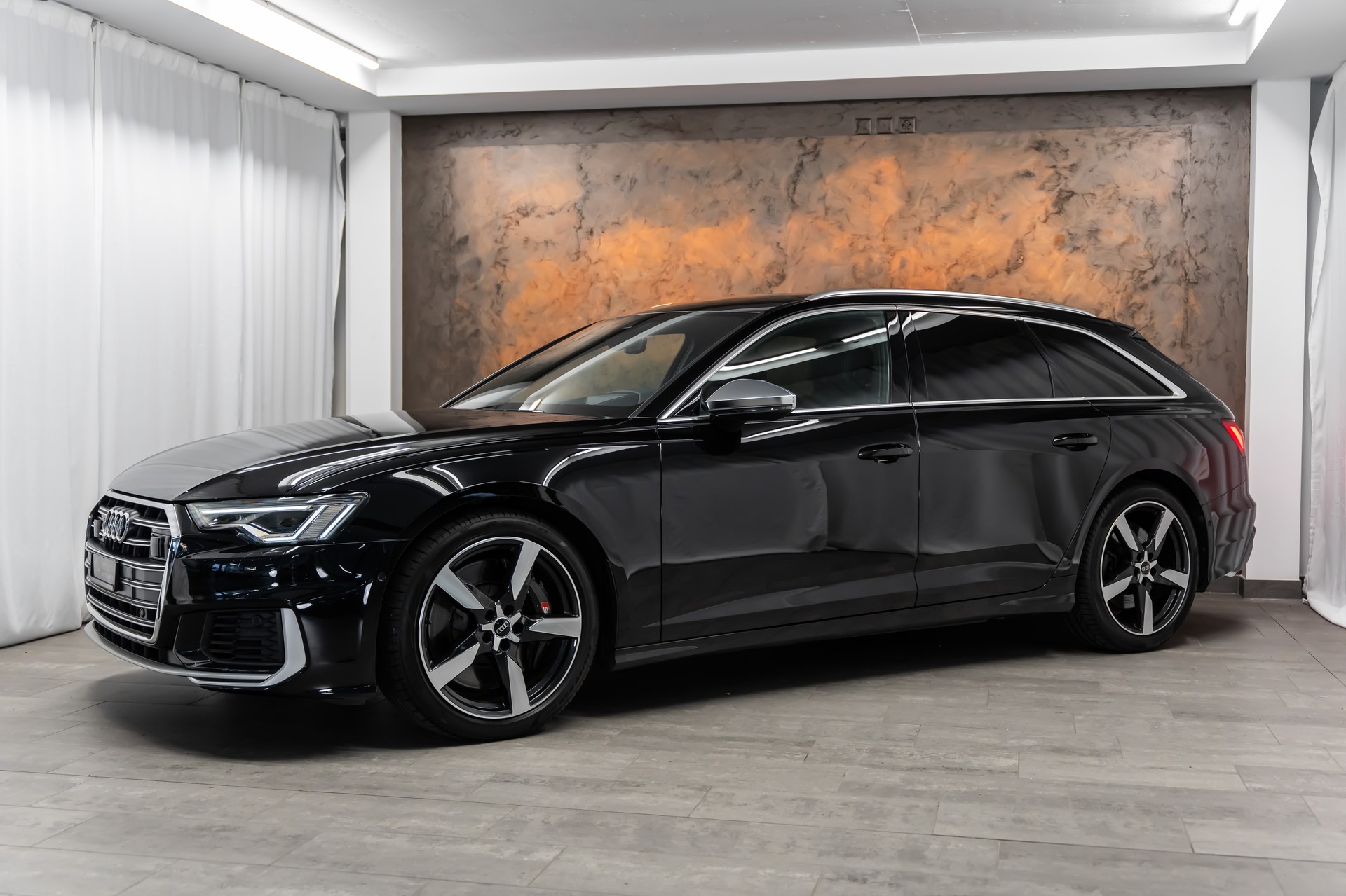 AUDI S6 Avant 3.0 TDI quattro tiptronic *Matrix*Luftfahrwerk*Head-Up*B&O*AHK*-image-2