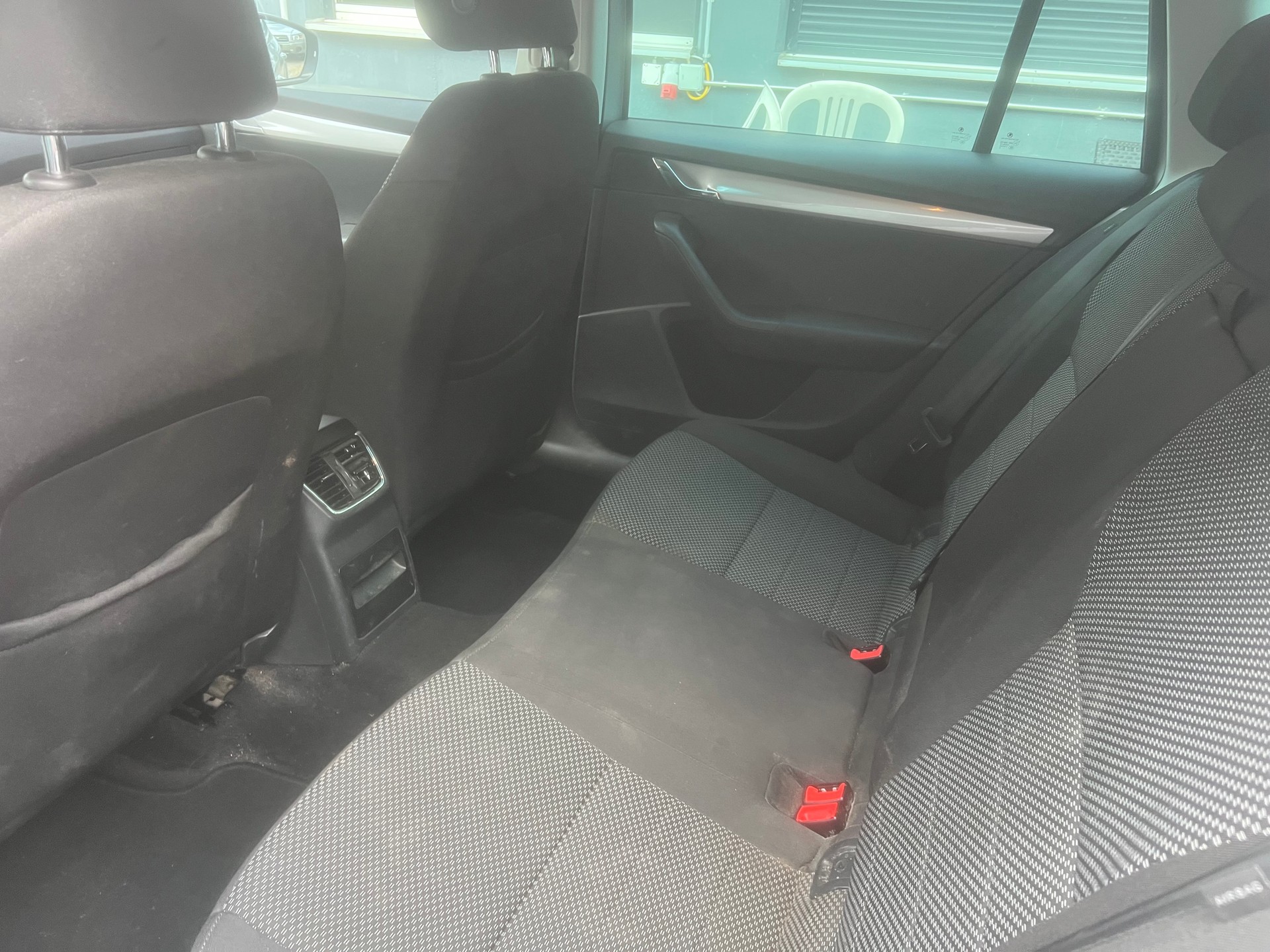 SKODA Octavia Combi 1.6 TDI Style DSG-image-8