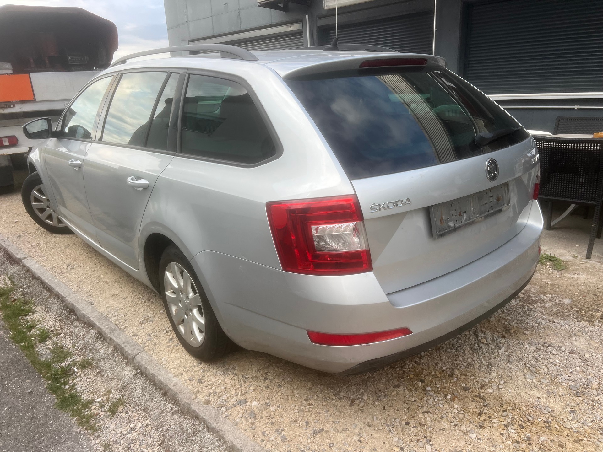 SKODA Octavia Combi 1.6 TDI Style DSG-image-7