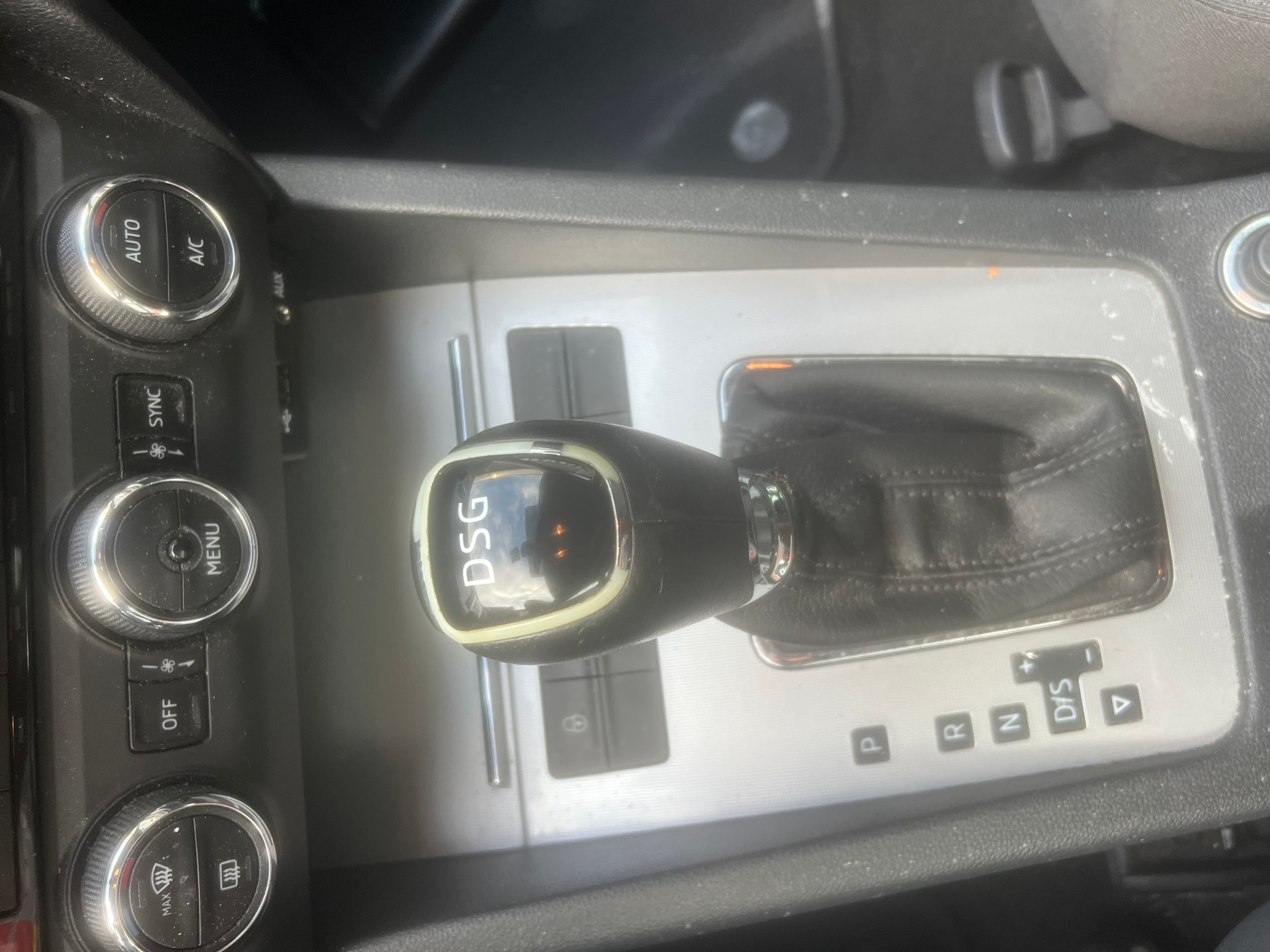 SKODA Octavia Combi 1.6 TDI Style DSG-image-4