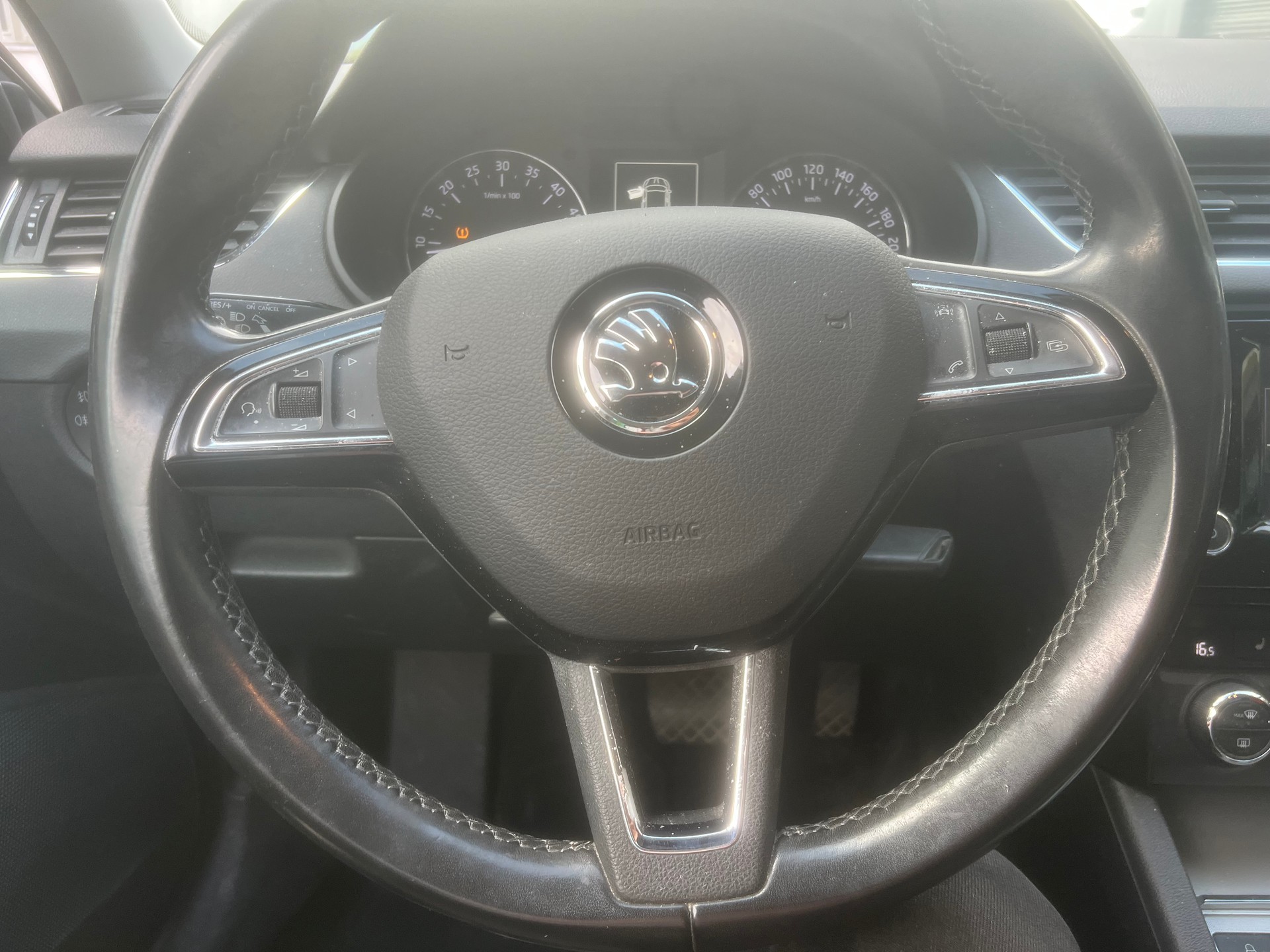 SKODA Octavia Combi 1.6 TDI Style DSG-image-6