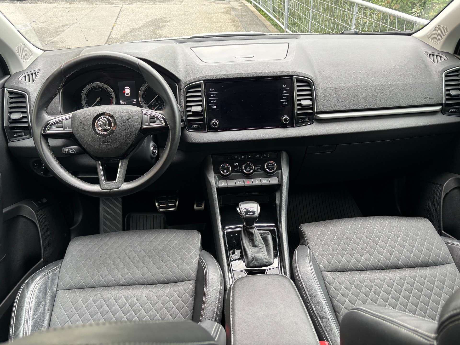 SKODA Karoq 2.0 TDI CR Style 4x4 DSG-image-6
