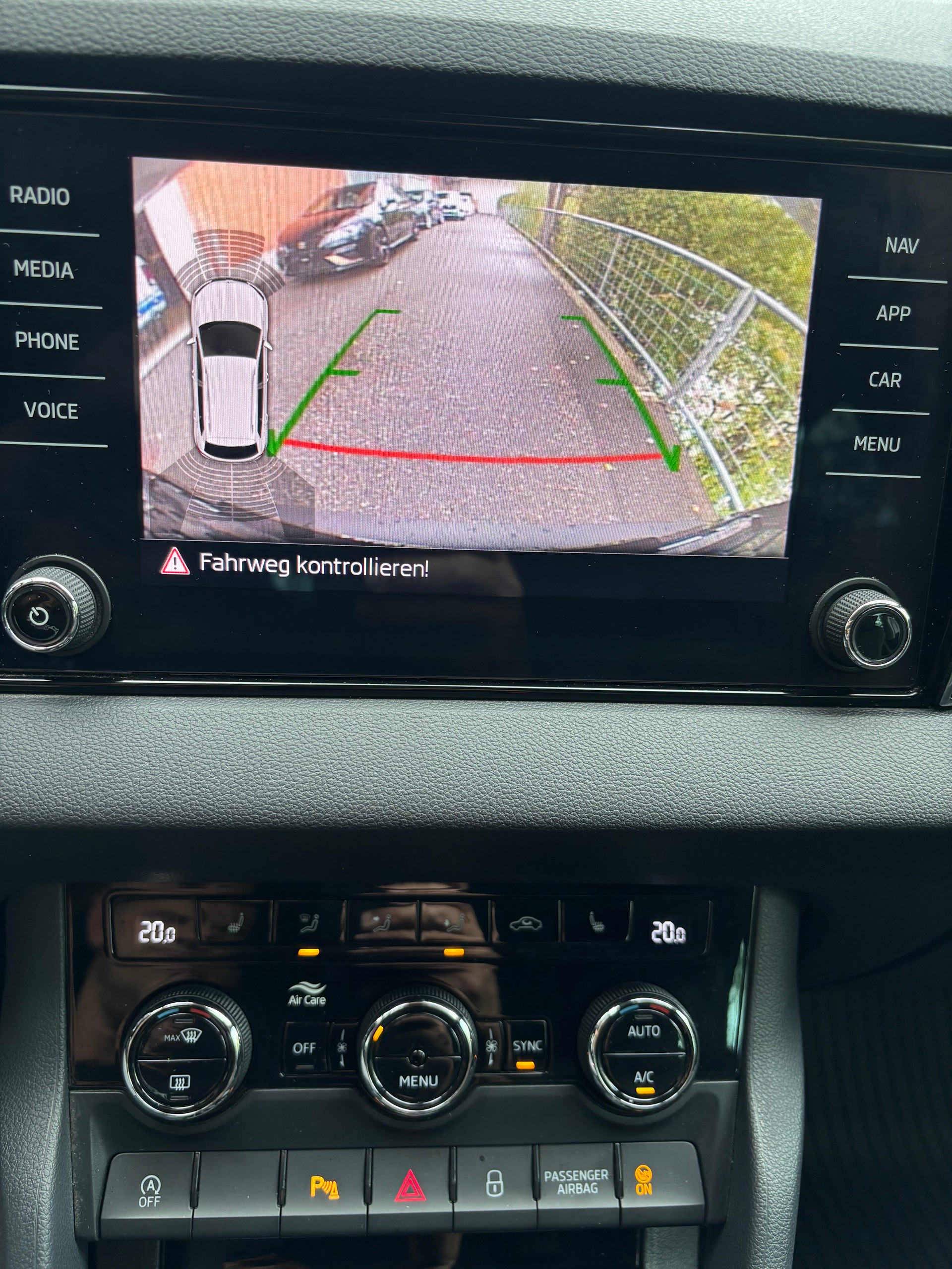SKODA Karoq 2.0 TDI CR Style 4x4 DSG-image-7